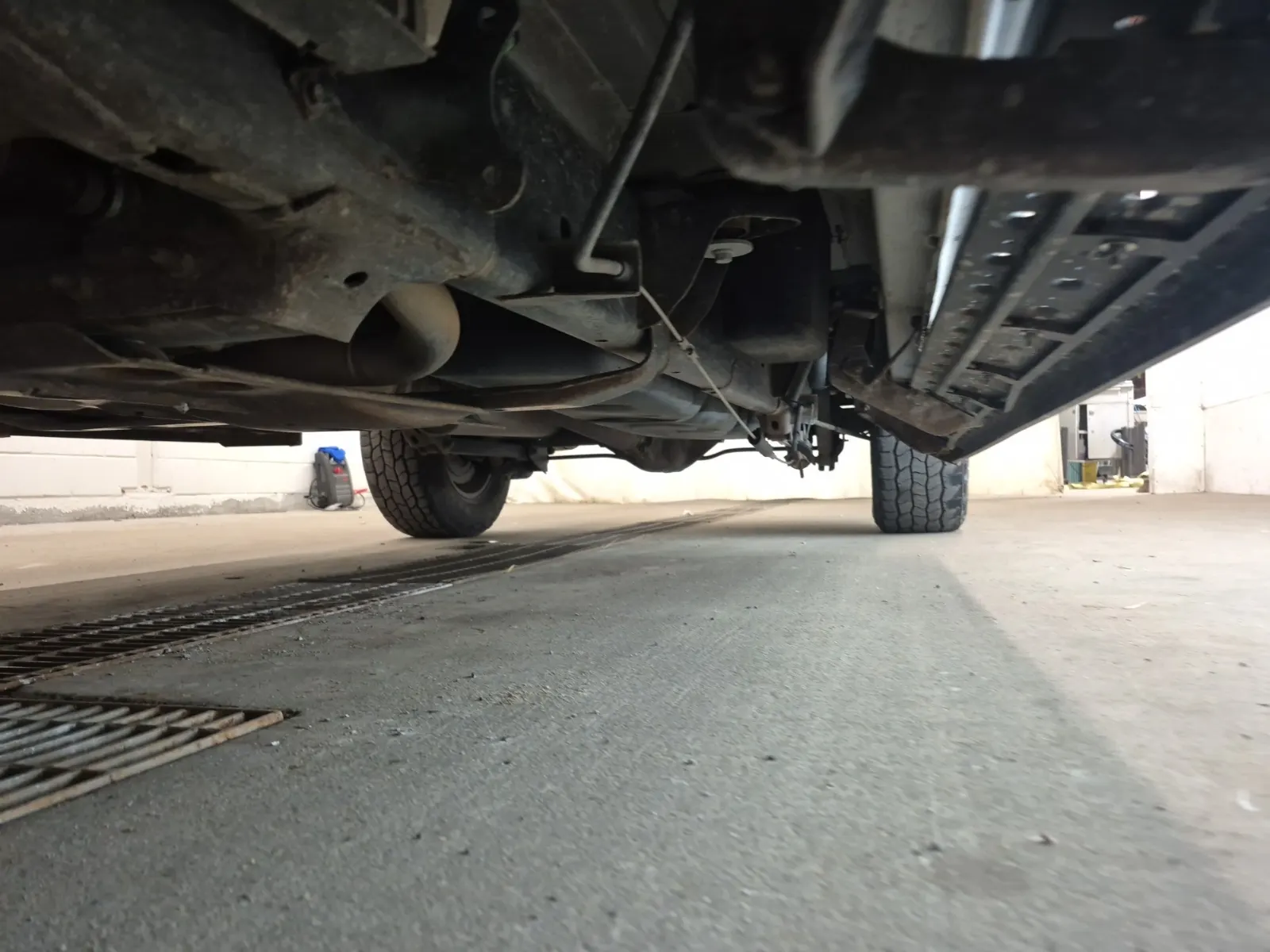 Undercarriage - Driver Photo