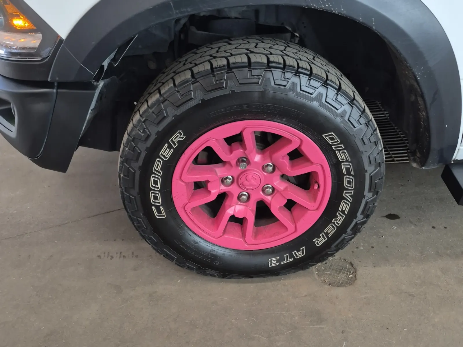 Front driver wheel/tire photo