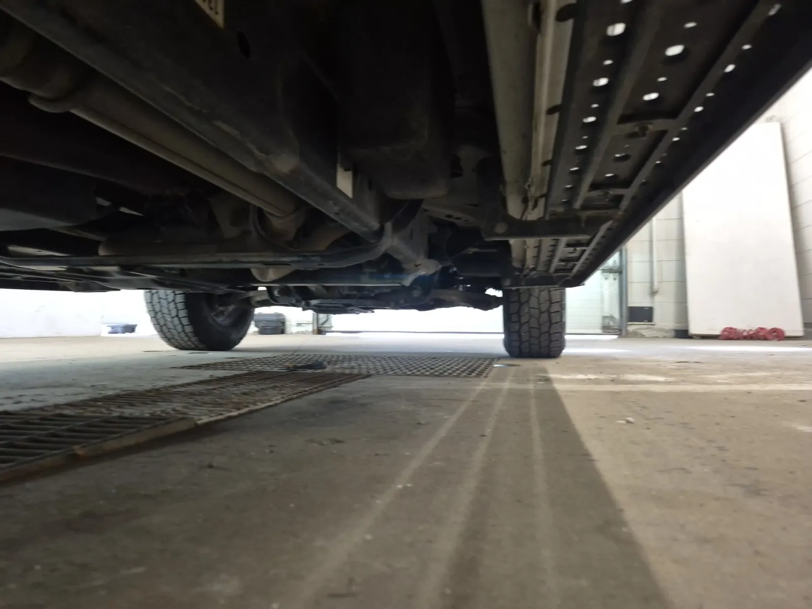 Undercarriage - Passenger Photo