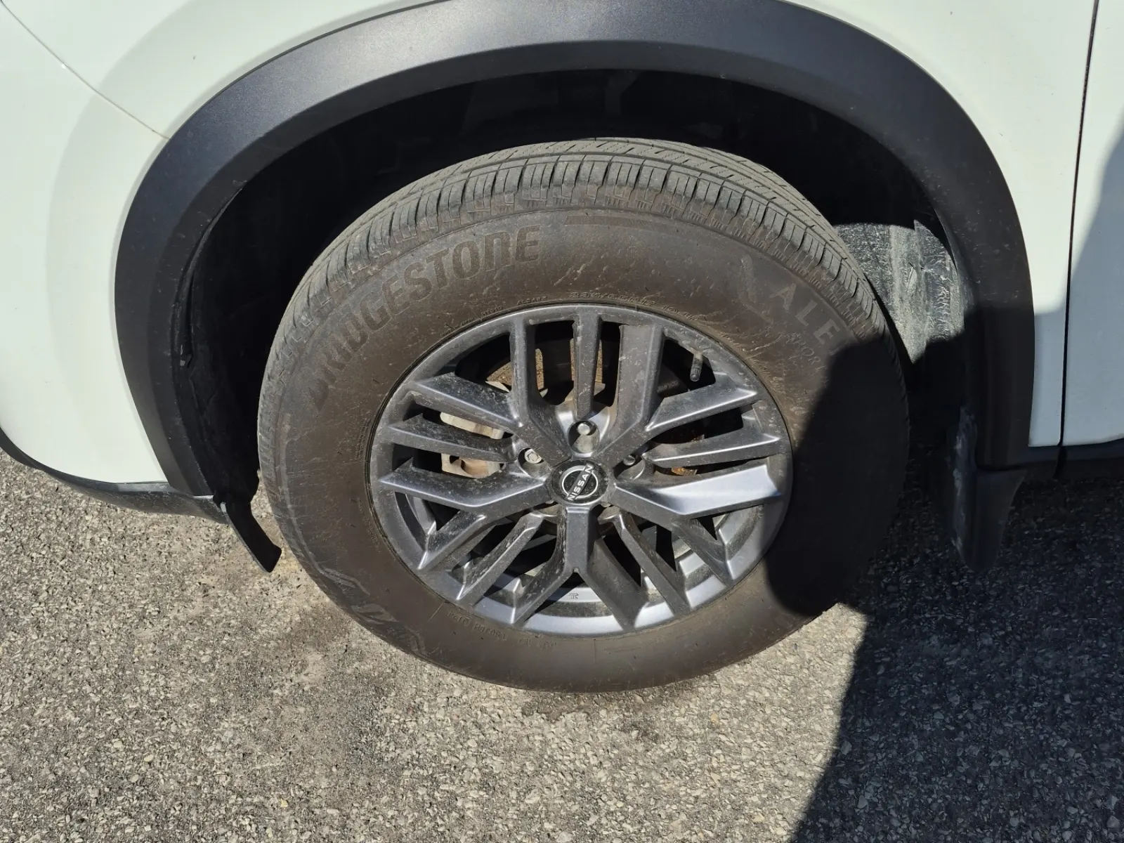 Front driver wheel/tire photo