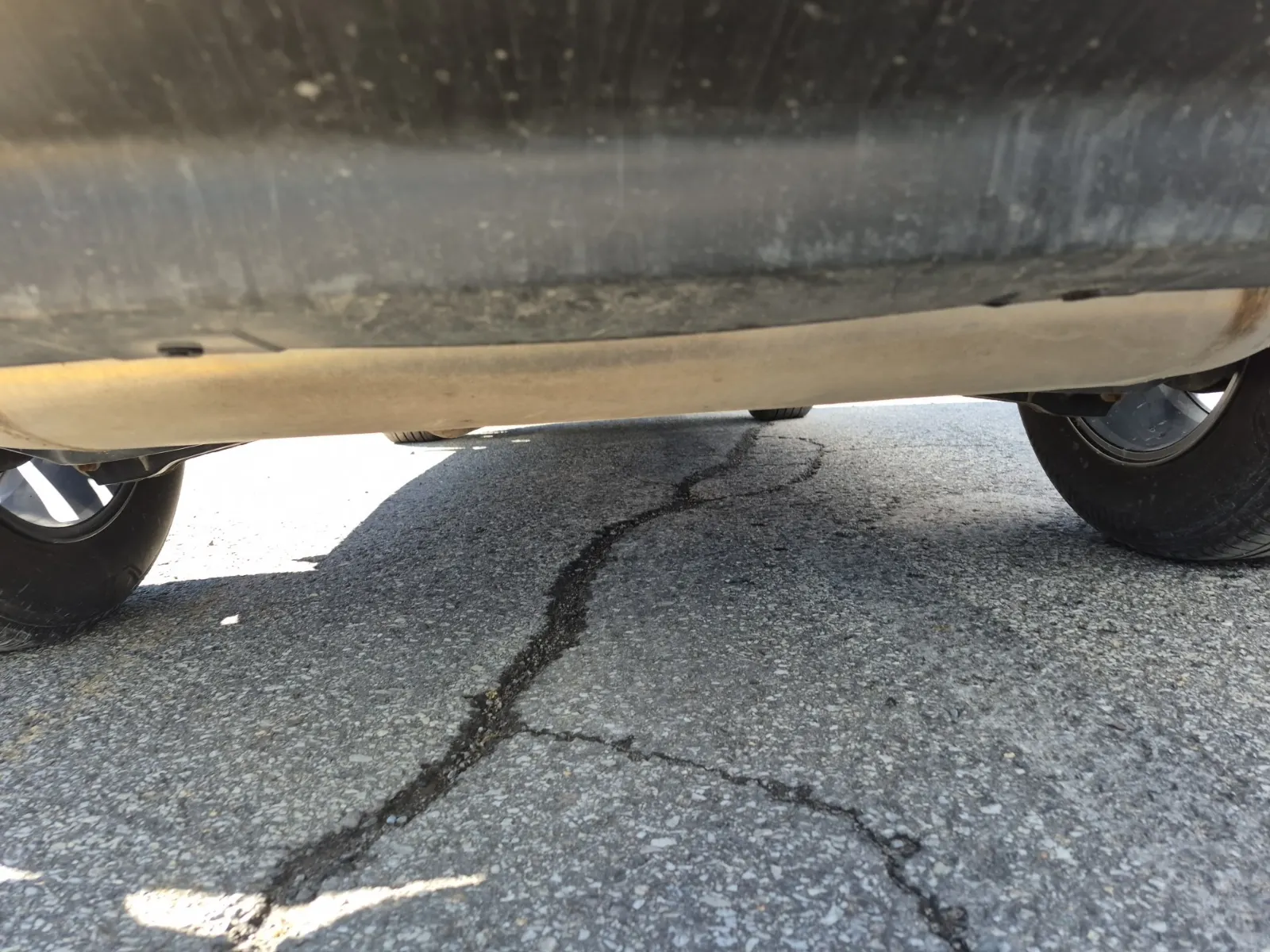 Undercarriage - Rear Photo