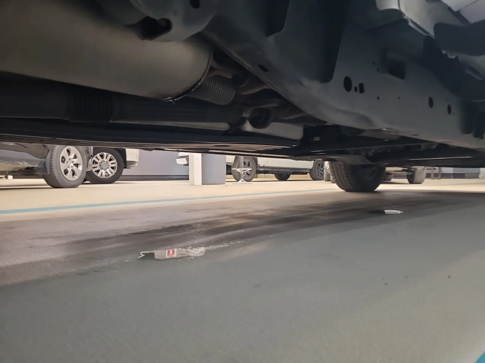 Undercarriage - Passenger Photo