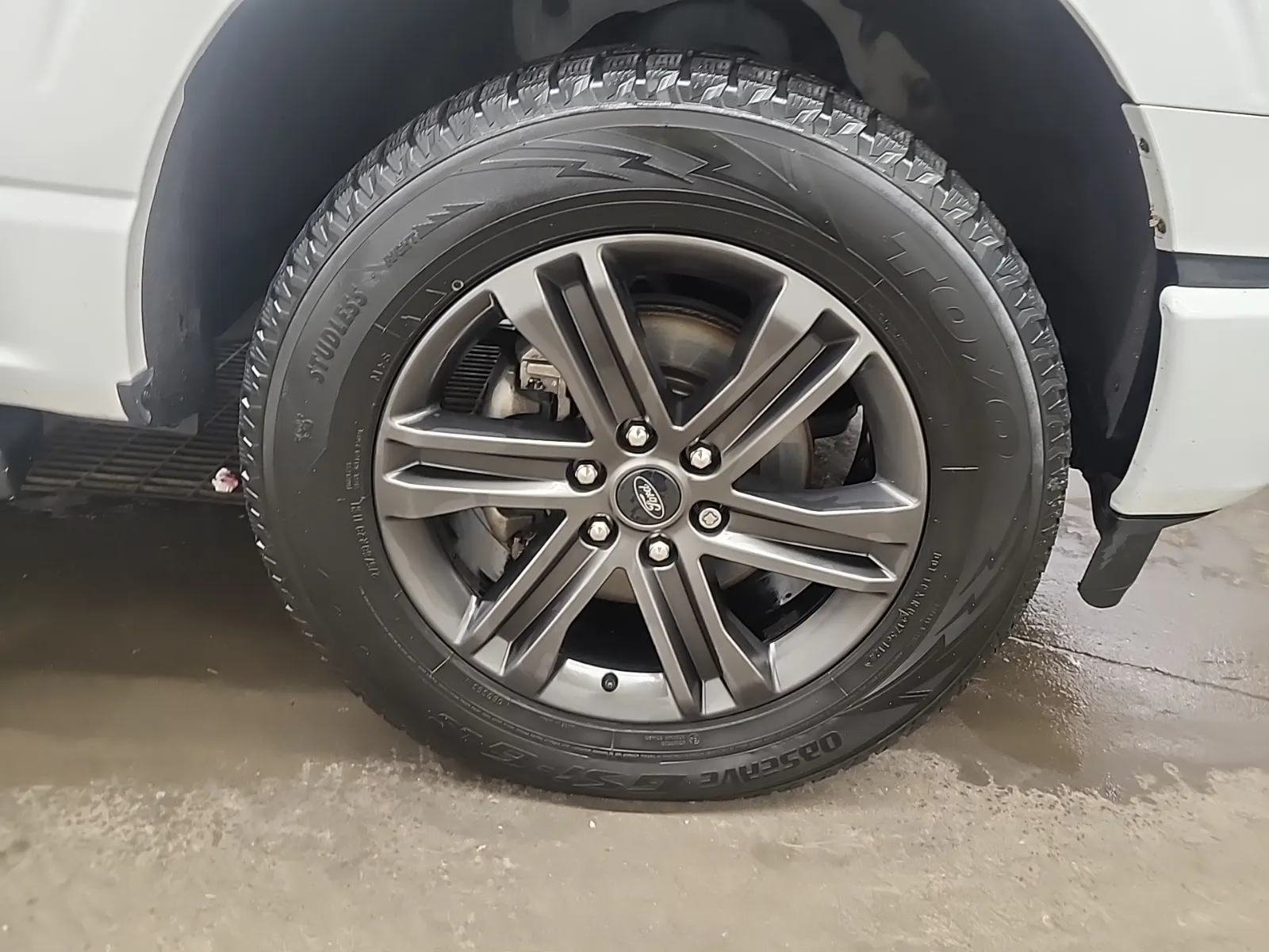 Right Front Wheel/Tire Photo