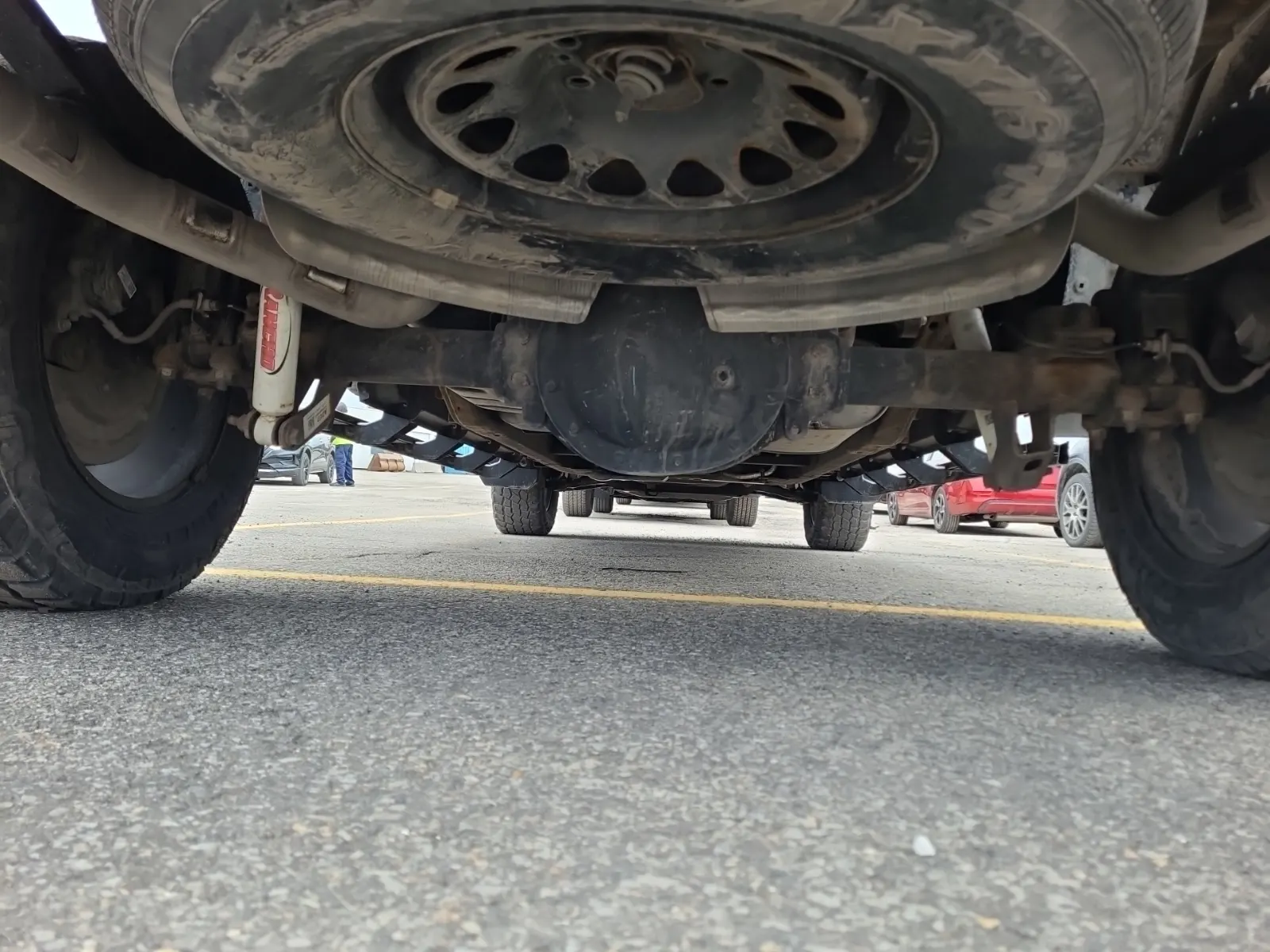 Undercarriage - Rear Photo