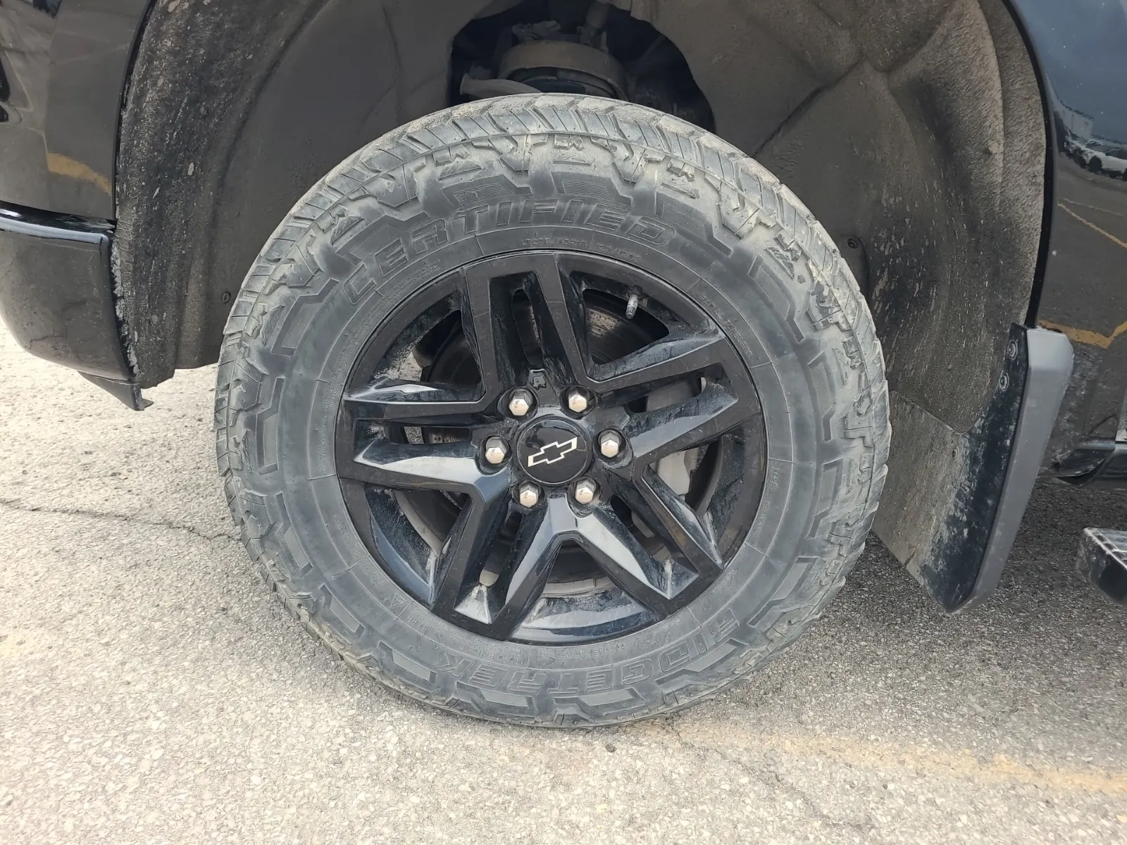 Front driver wheel/tire photo