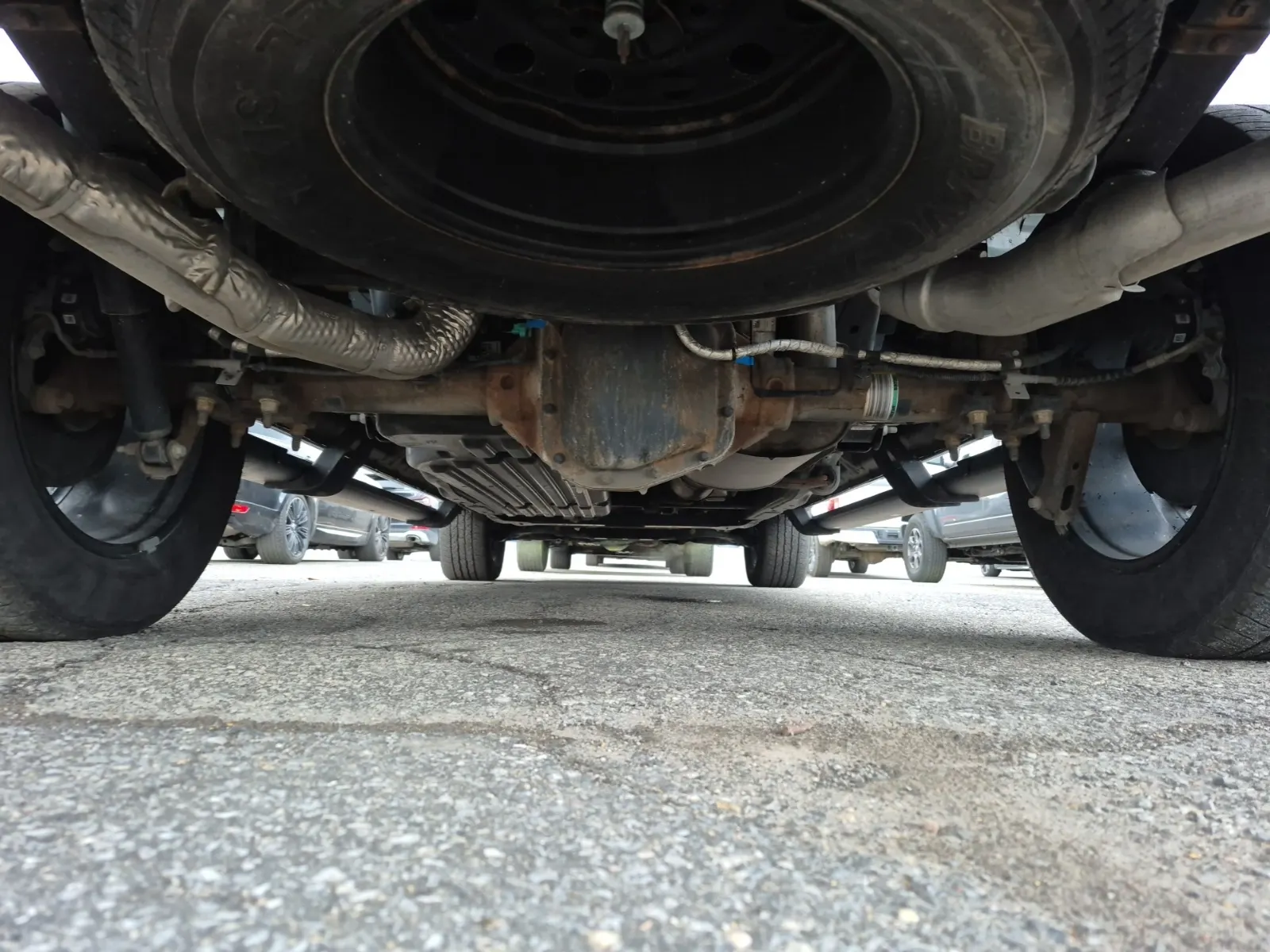 Undercarriage - Rear Photo