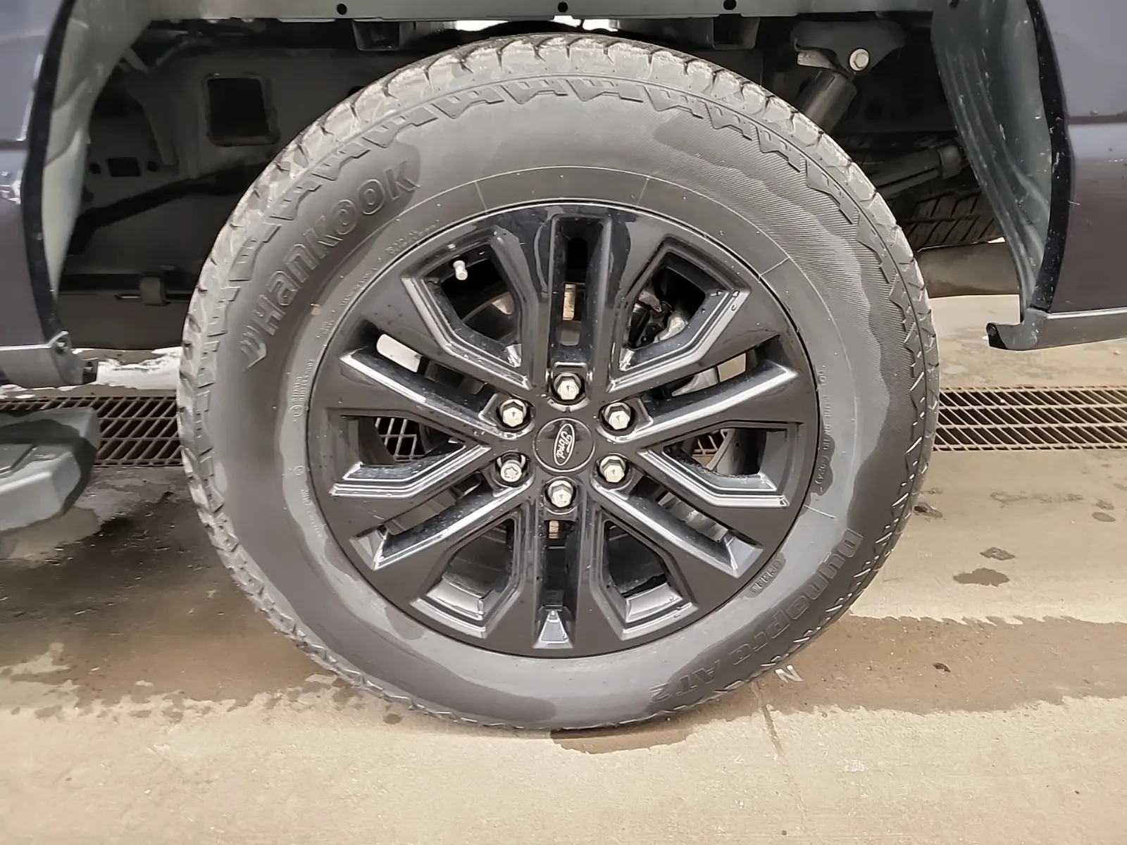 Left Rear Wheel/Tire Photo