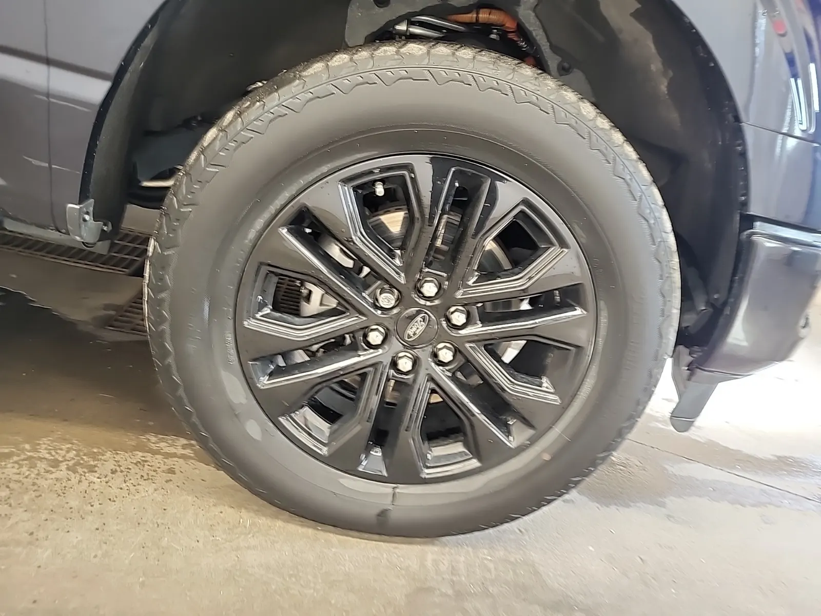 Right Front Wheel/Tire Photo