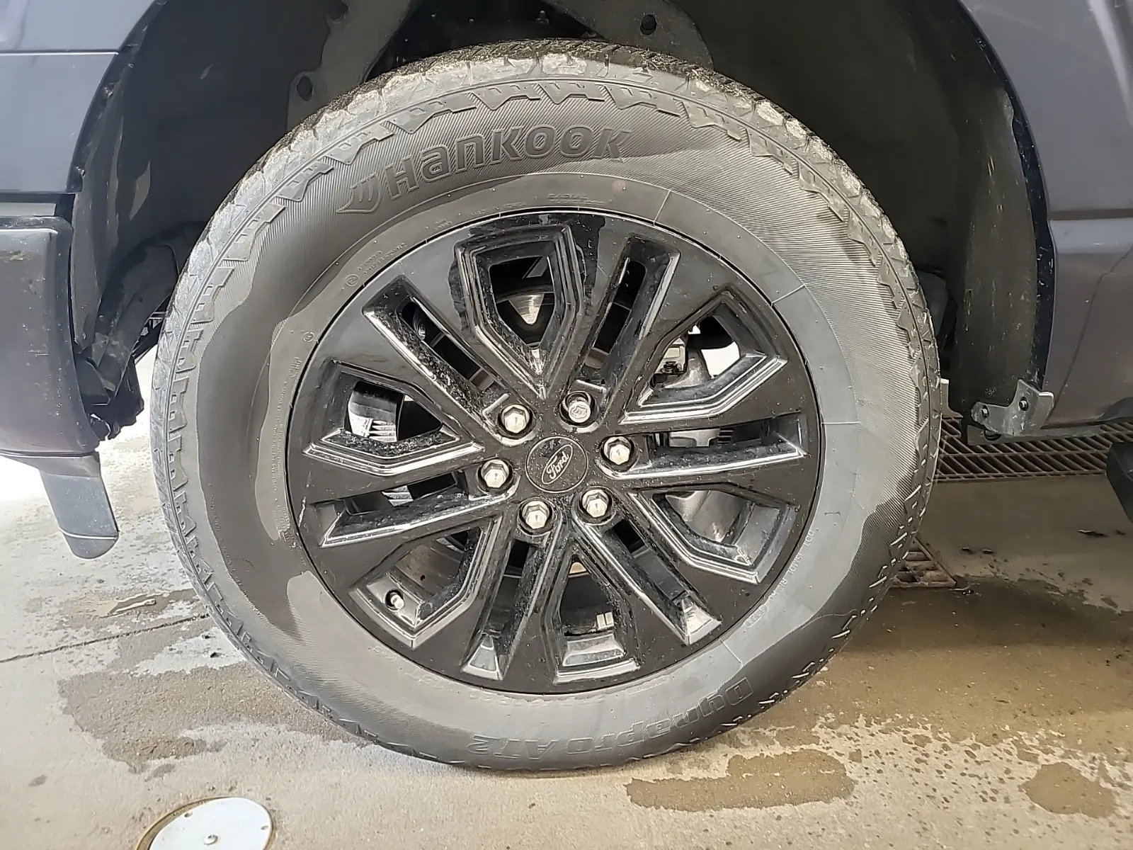 Front driver wheel/tire photo