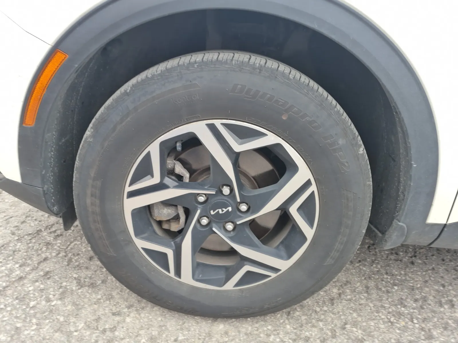 Front driver wheel/tire photo