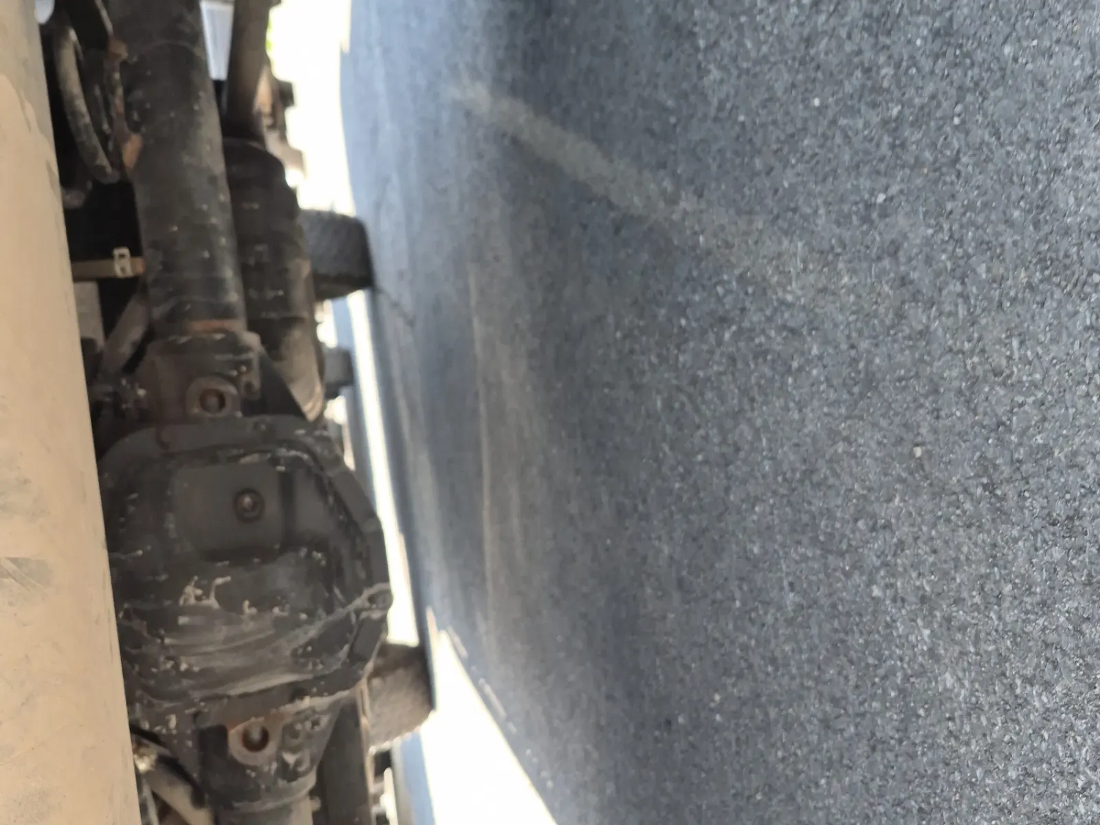 Undercarriage - Rear Photo
