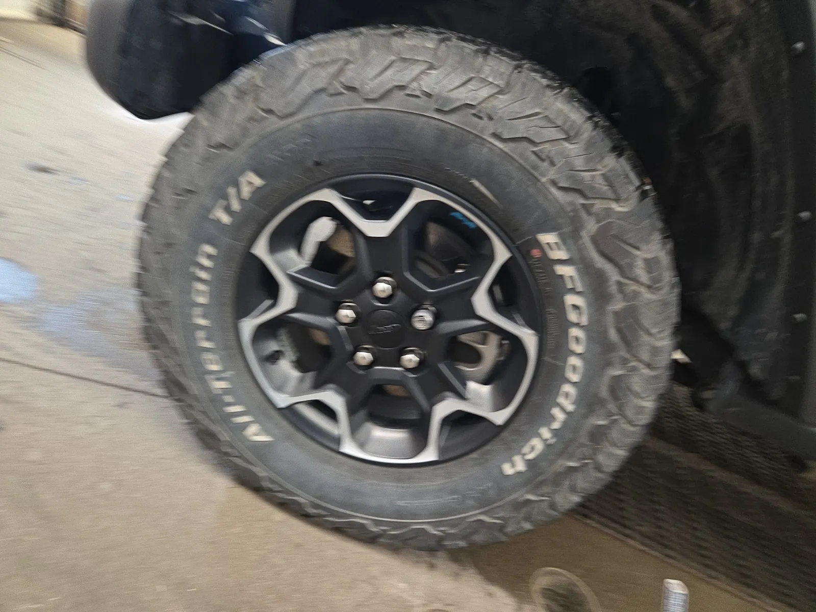 Front driver wheel/tire photo