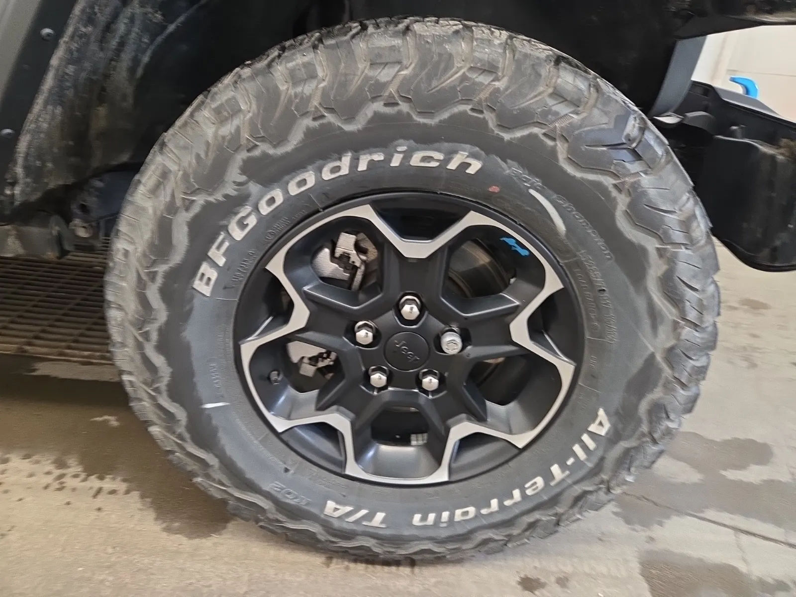 Right Front Wheel/Tire Photo