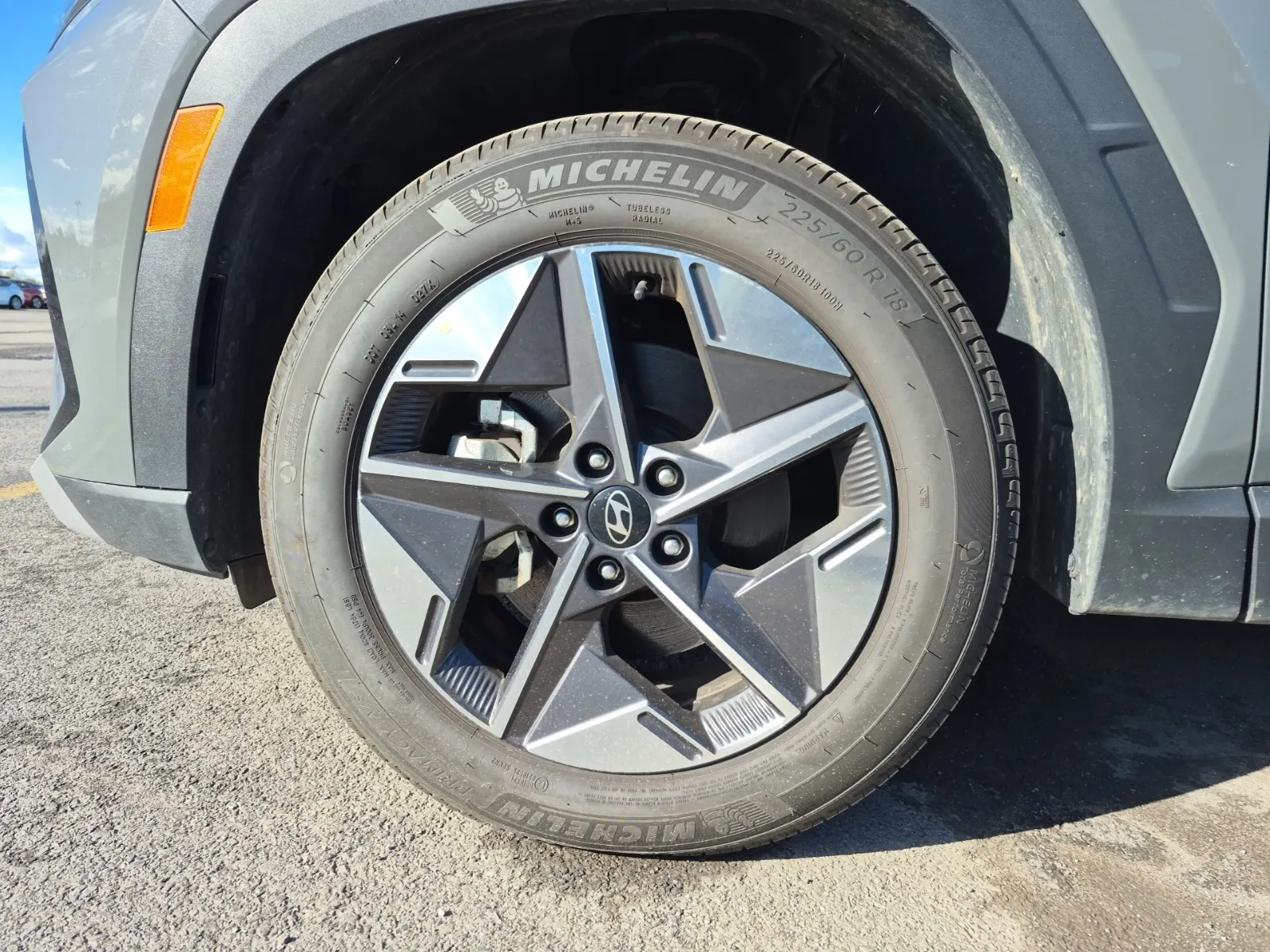 Front driver wheel/tire photo