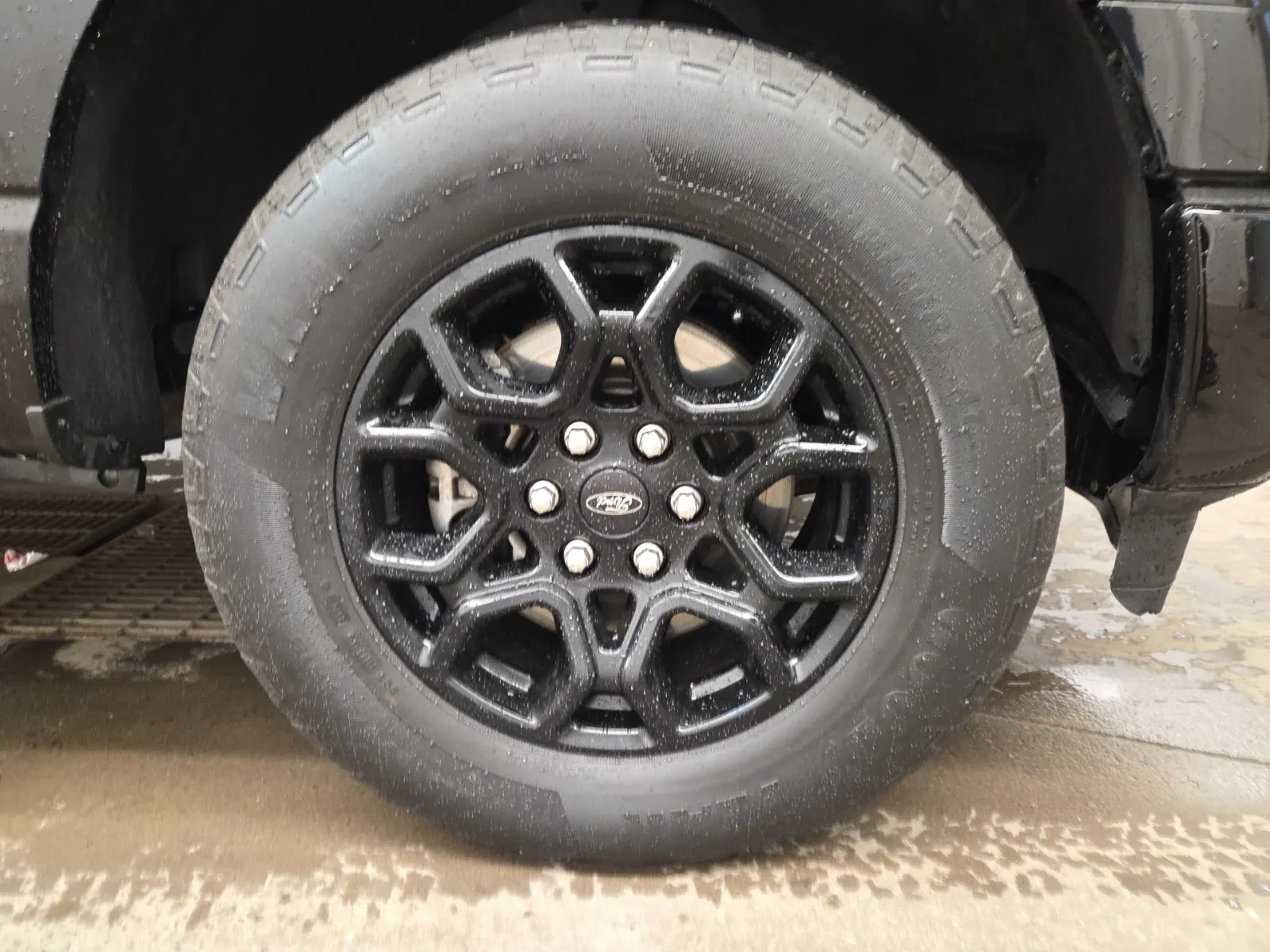Right Front Wheel/Tire Photo
