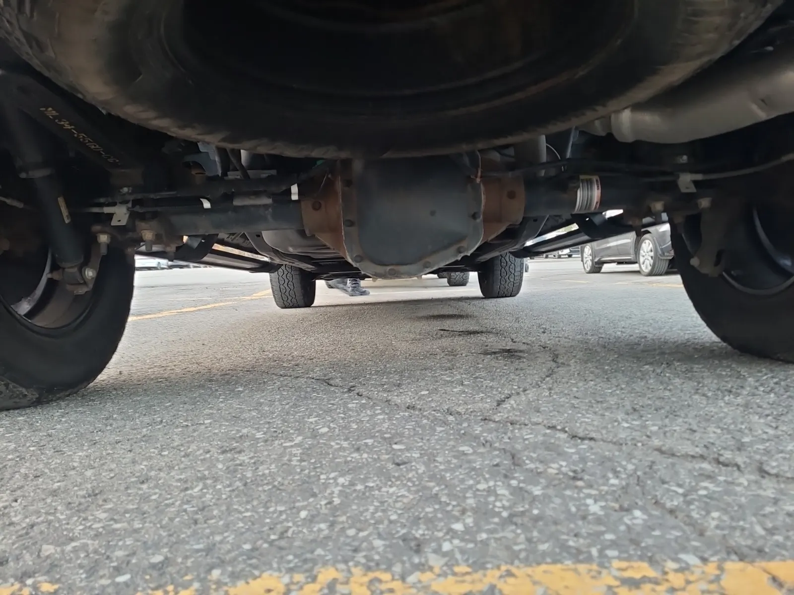 Undercarriage - Rear Photo