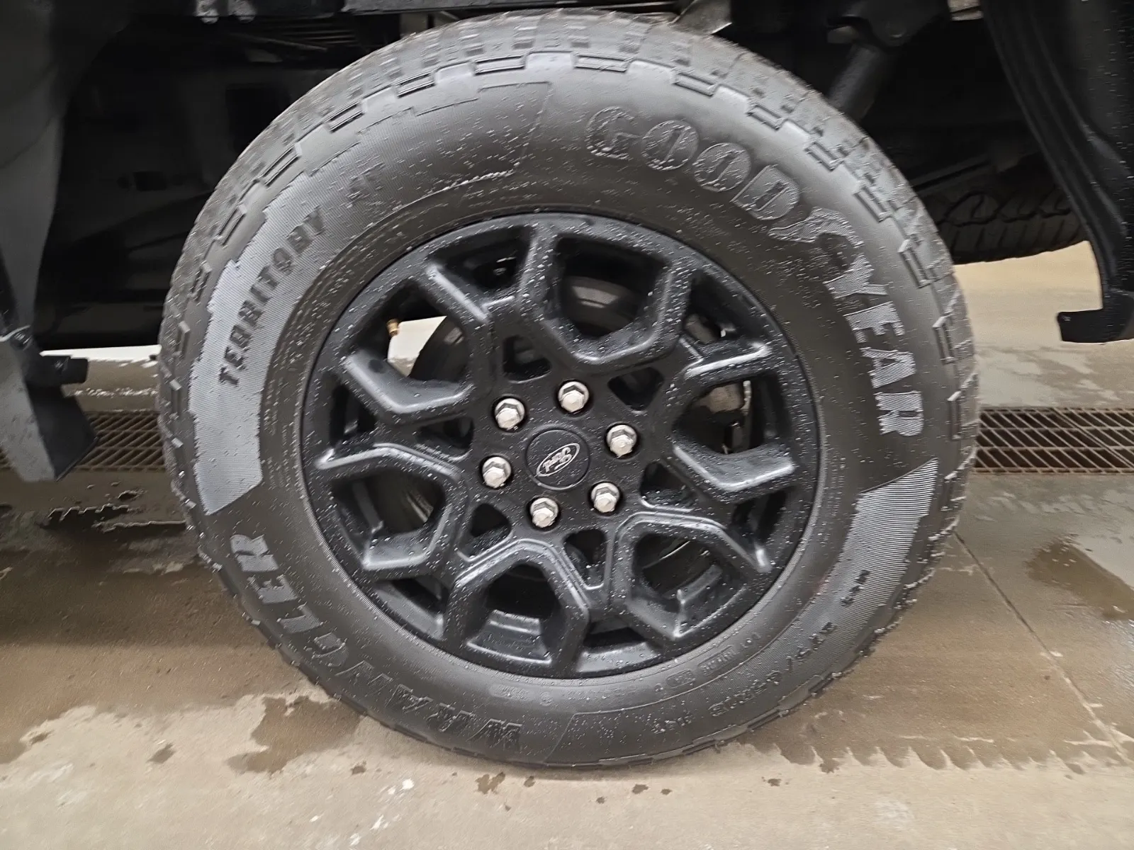 Left Rear Wheel/Tire Photo
