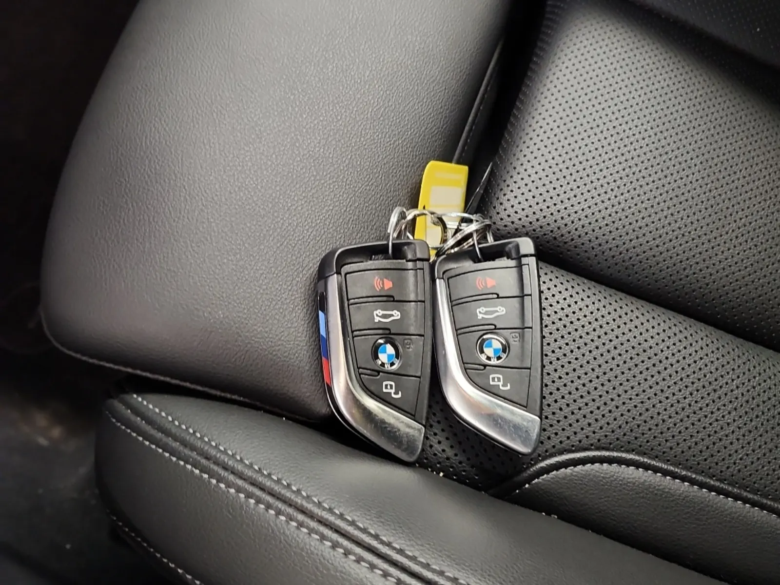 Keys/Fobs/Manual Photo