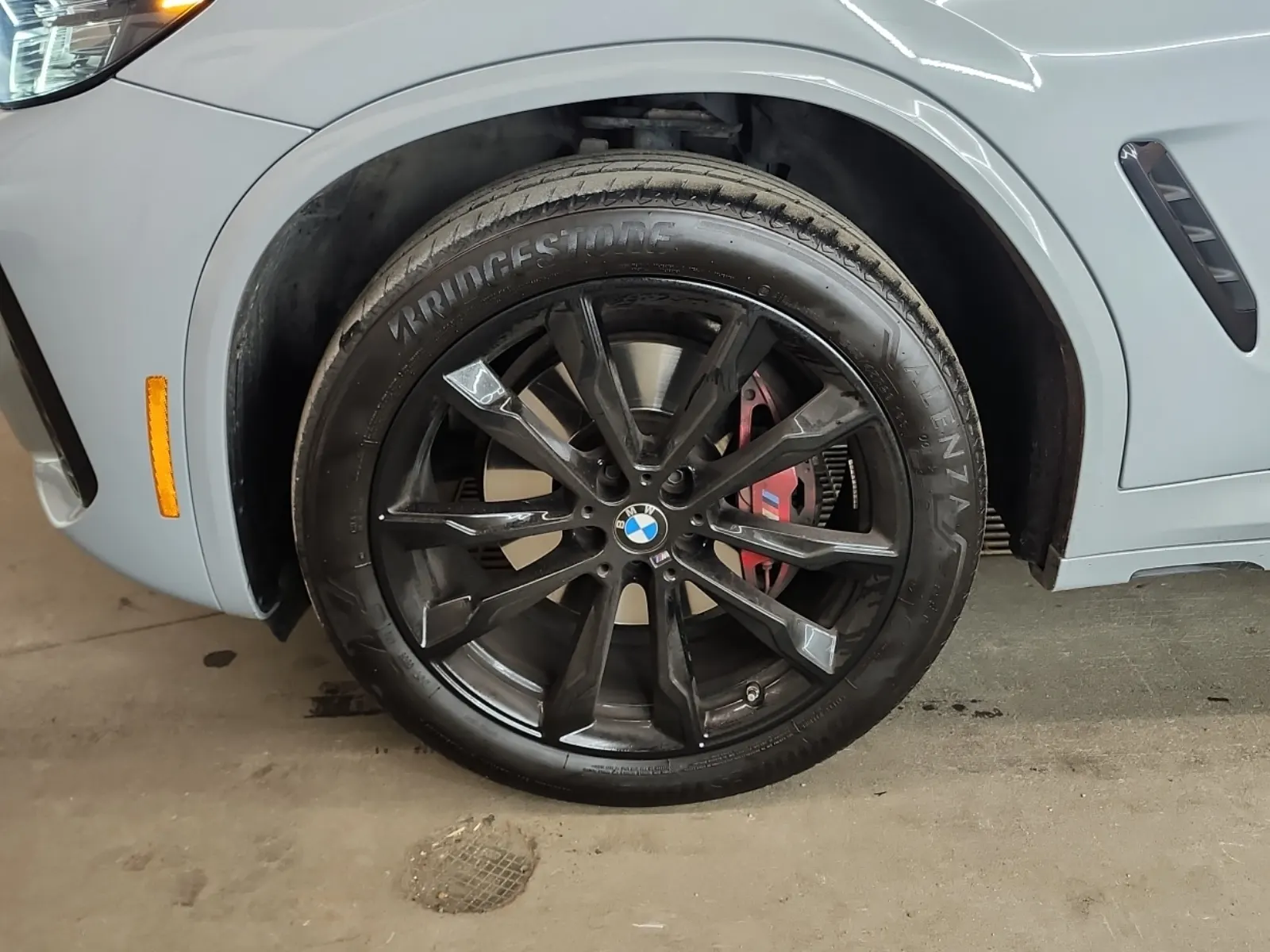 Front driver wheel/tire photo
