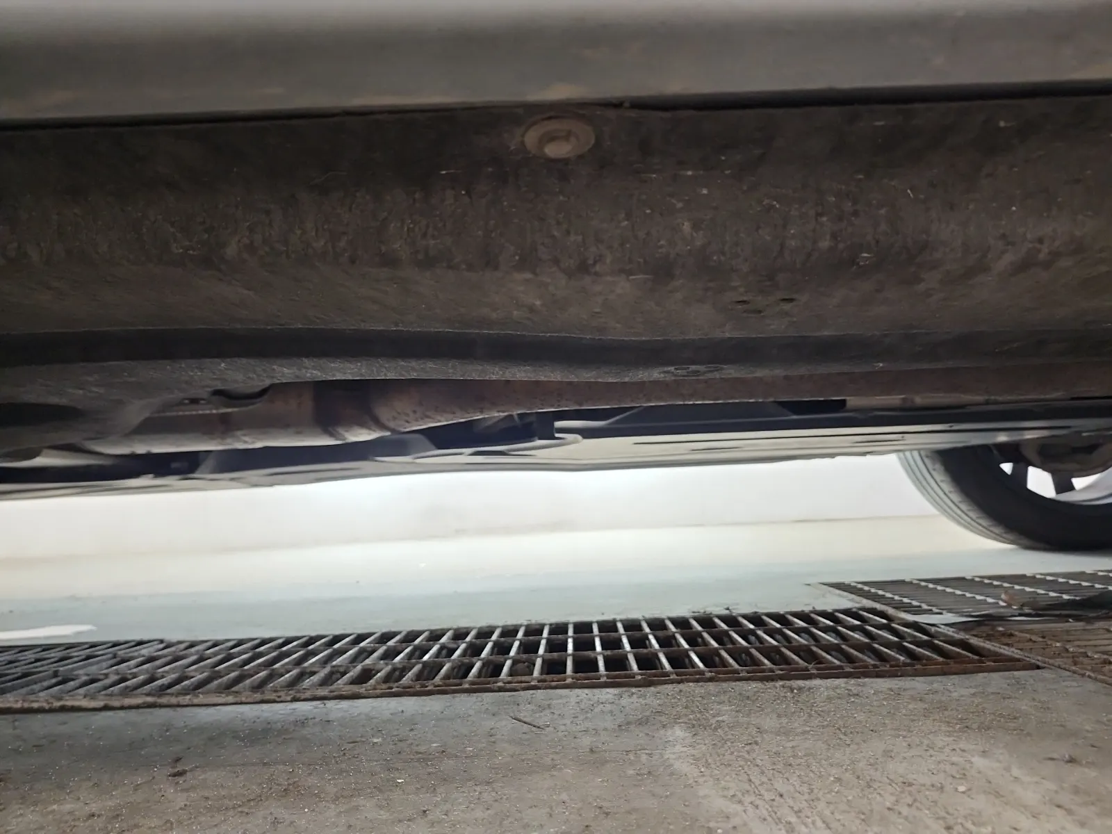 Undercarriage - Passenger Photo