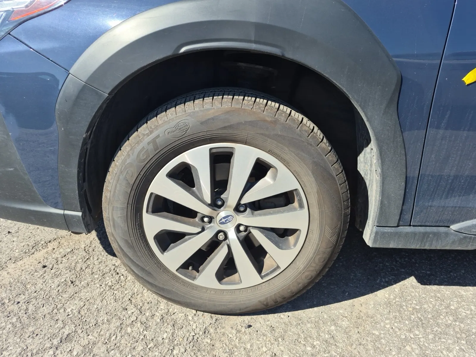 Front driver wheel/tire photo