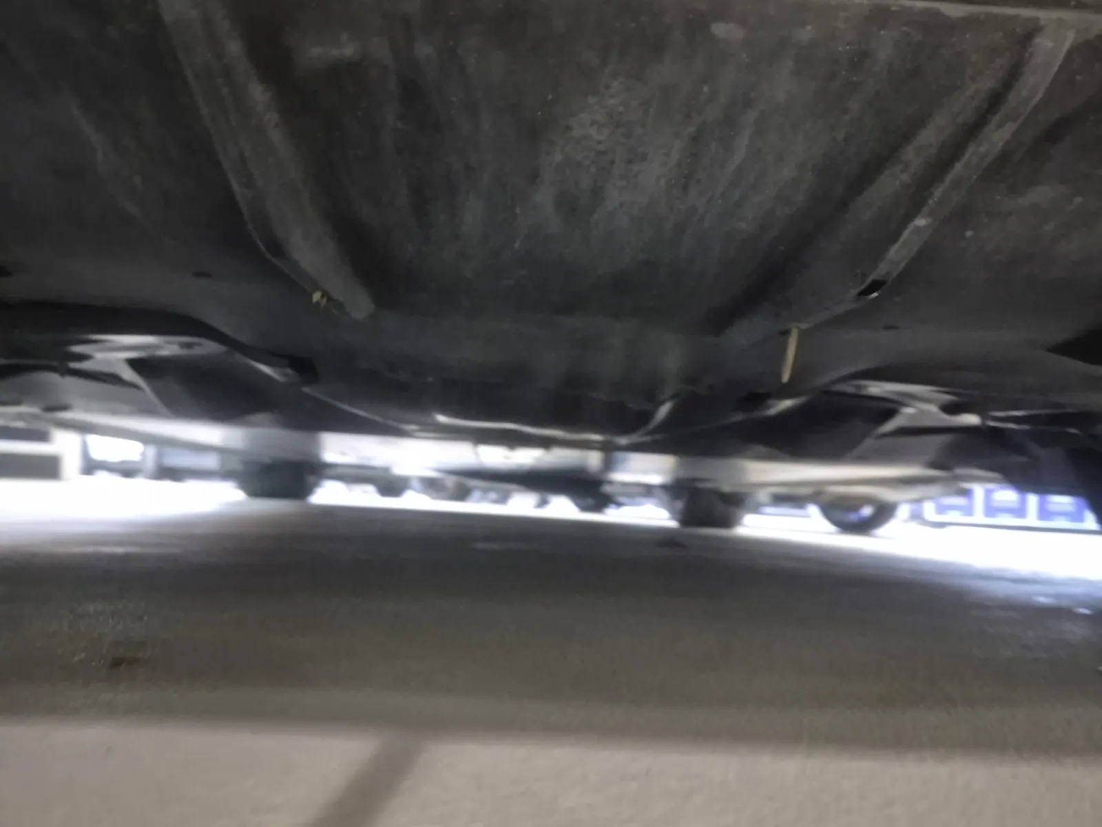 Undercarriage - Rear Photo