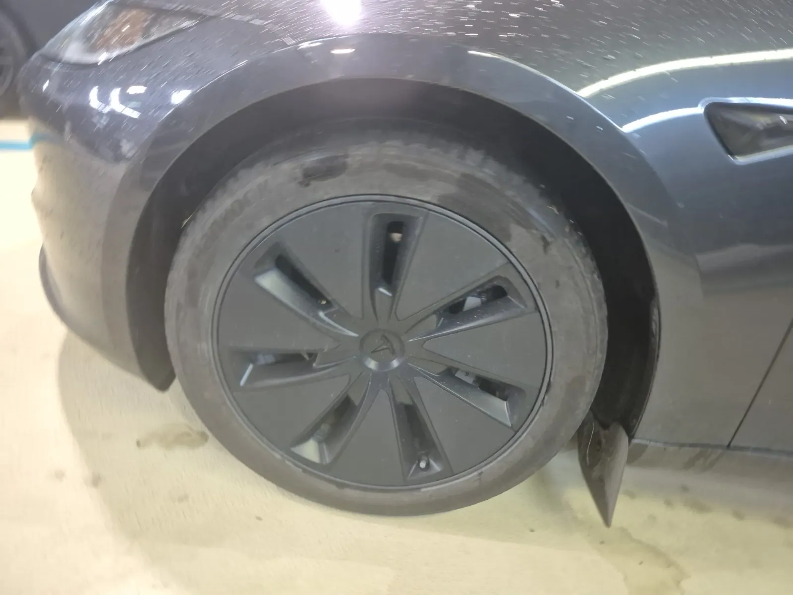 Front driver wheel/tire photo