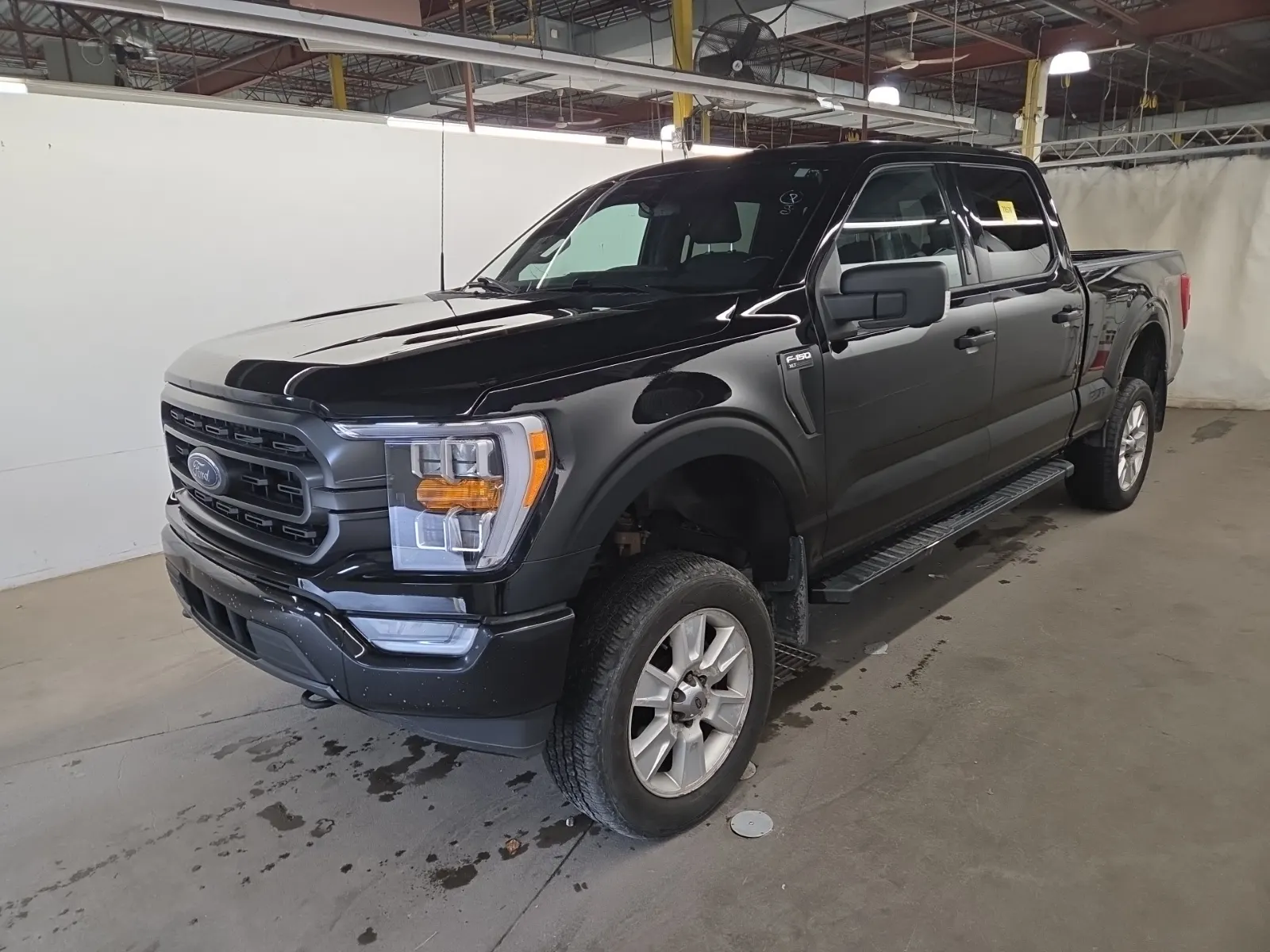 Front driver 3/4 photo