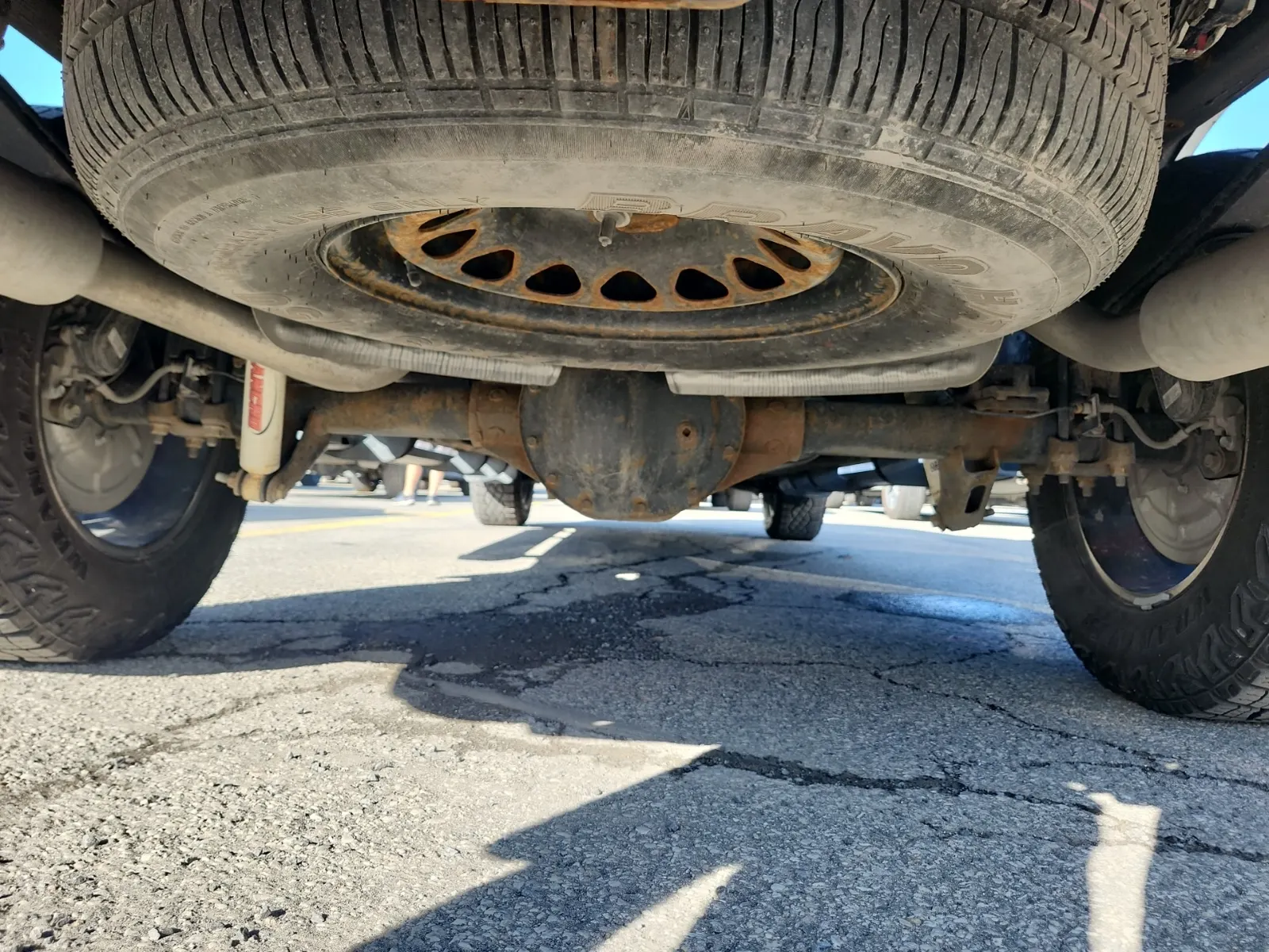 Undercarriage - Rear Photo