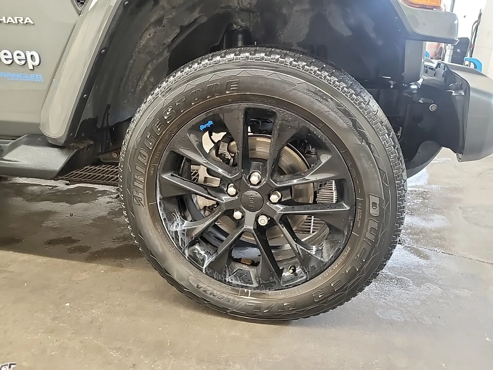 Right Front Wheel/Tire Photo