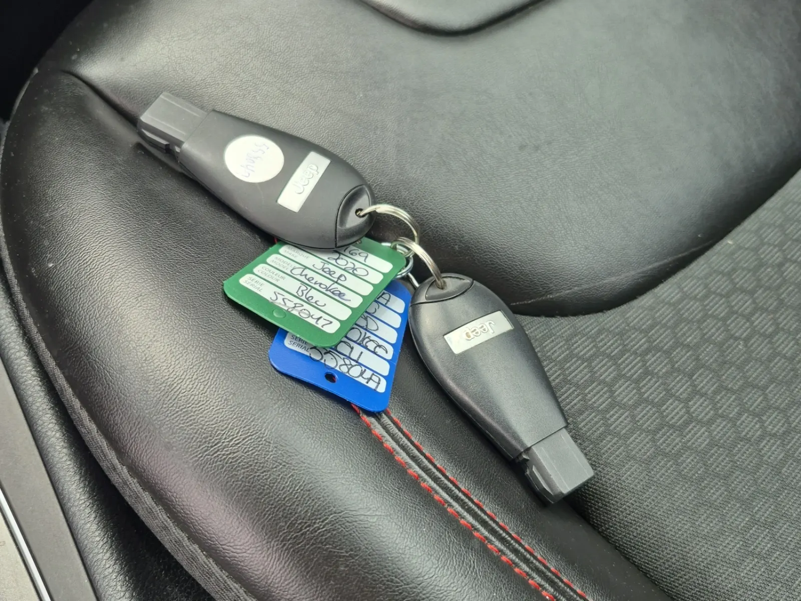 Keys/Fobs/Manual Photo