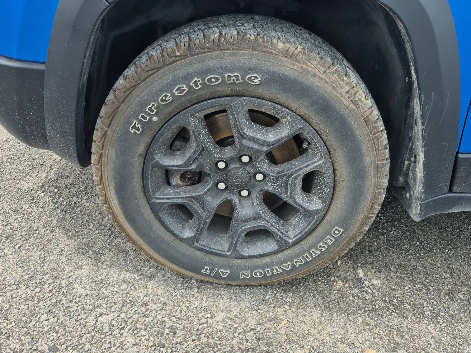 Front driver wheel/tire photo