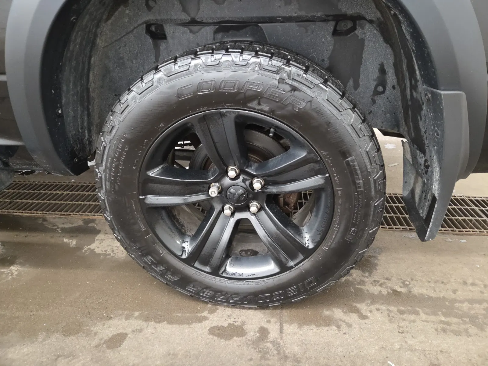 Left Rear Wheel/Tire Photo