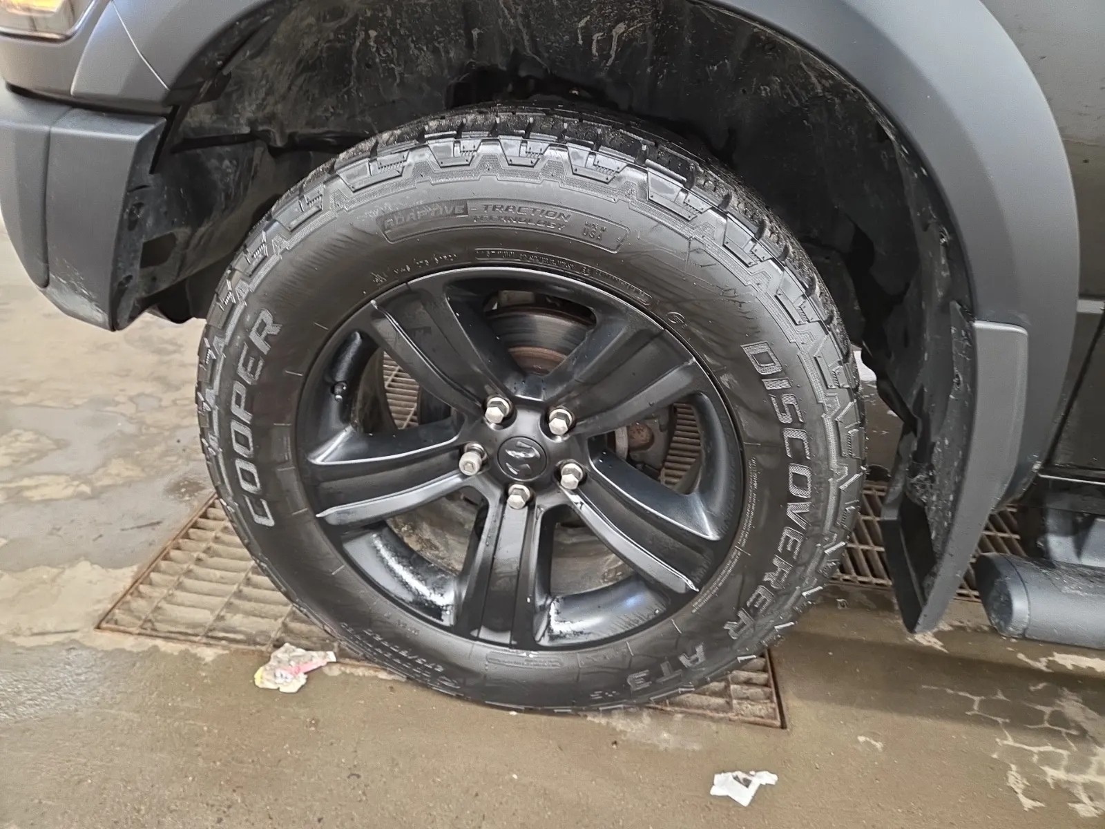 Front driver wheel/tire photo