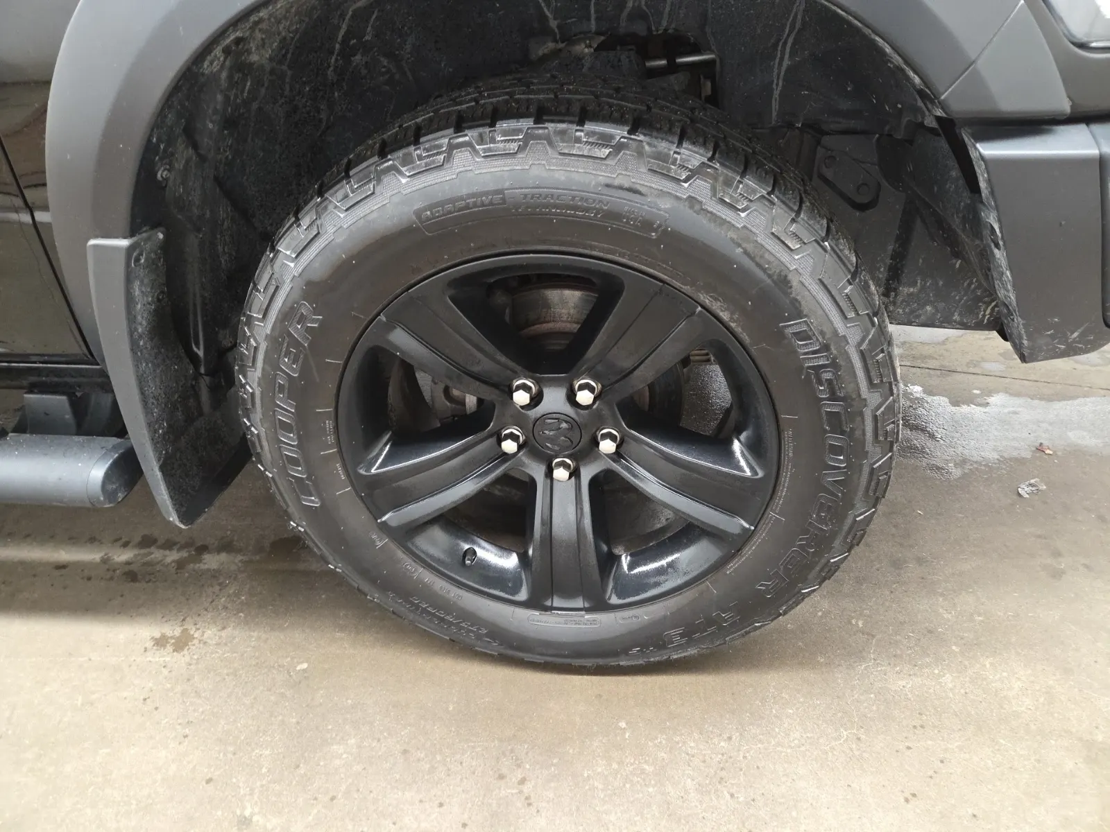Right Front Wheel/Tire Photo