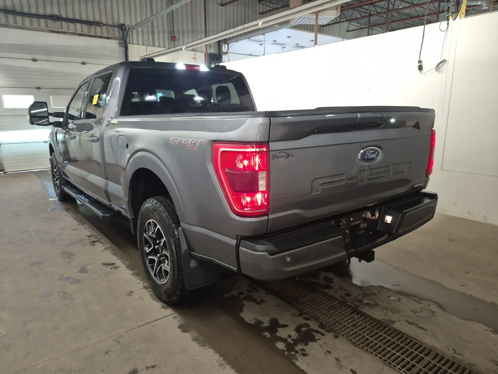 Driver Rear 3/4 Photo