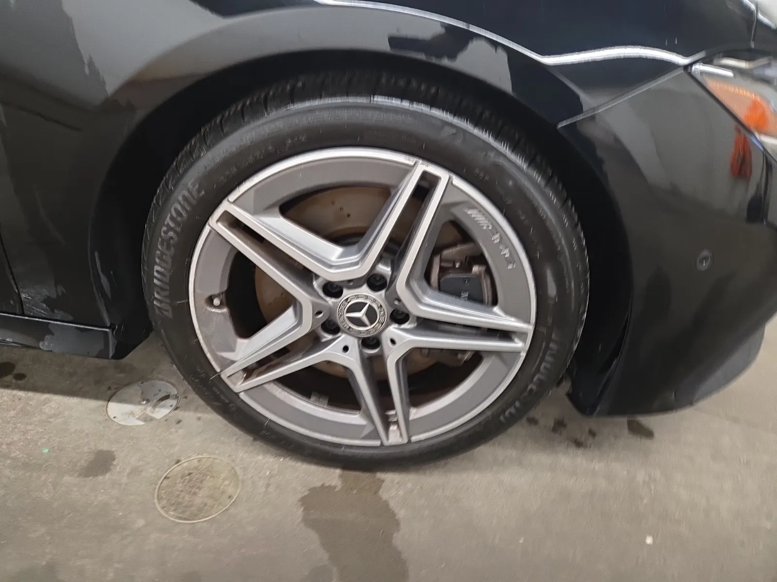 Right Front Wheel/Tire Photo