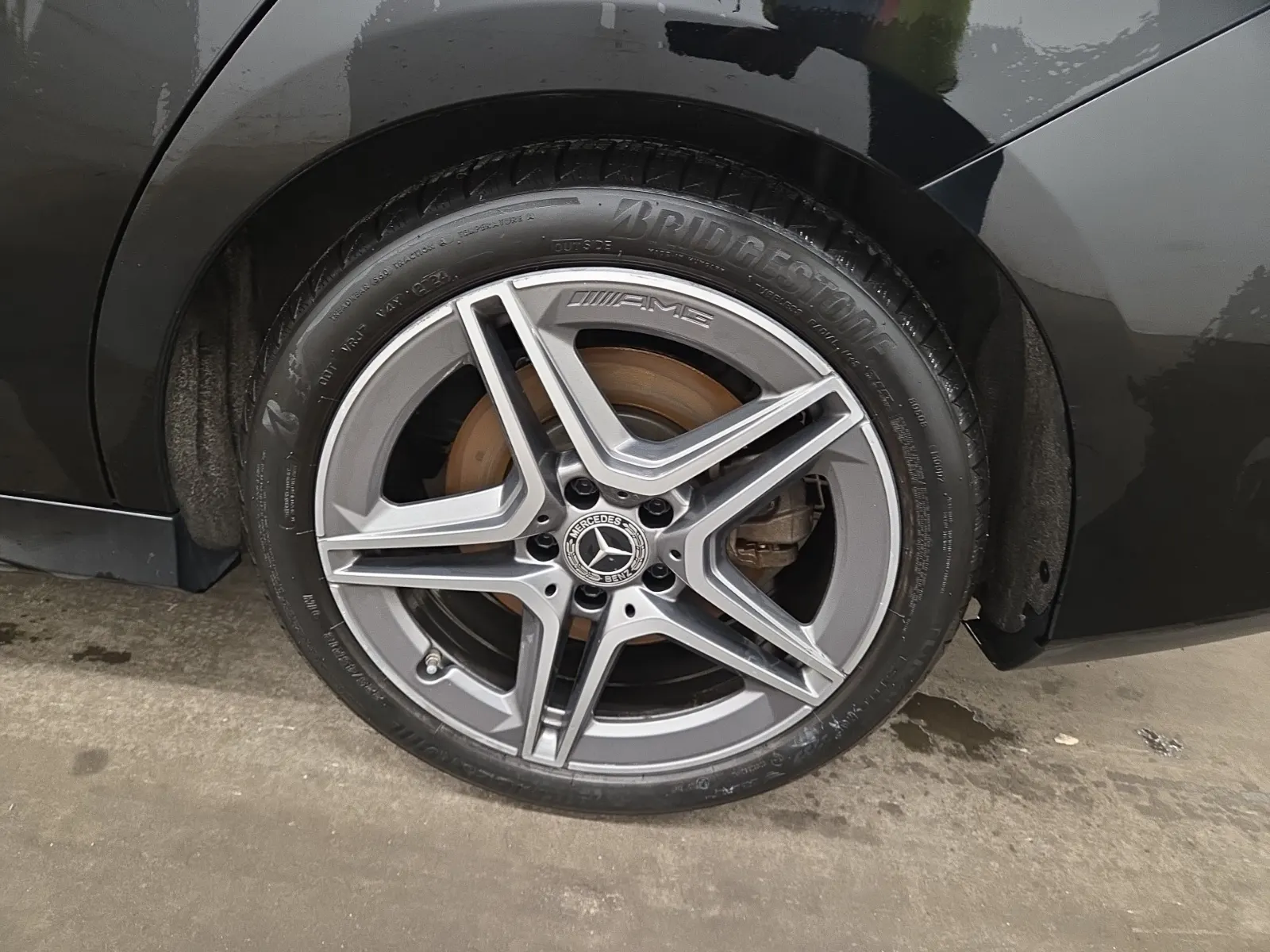 Left Rear Wheel/Tire Photo