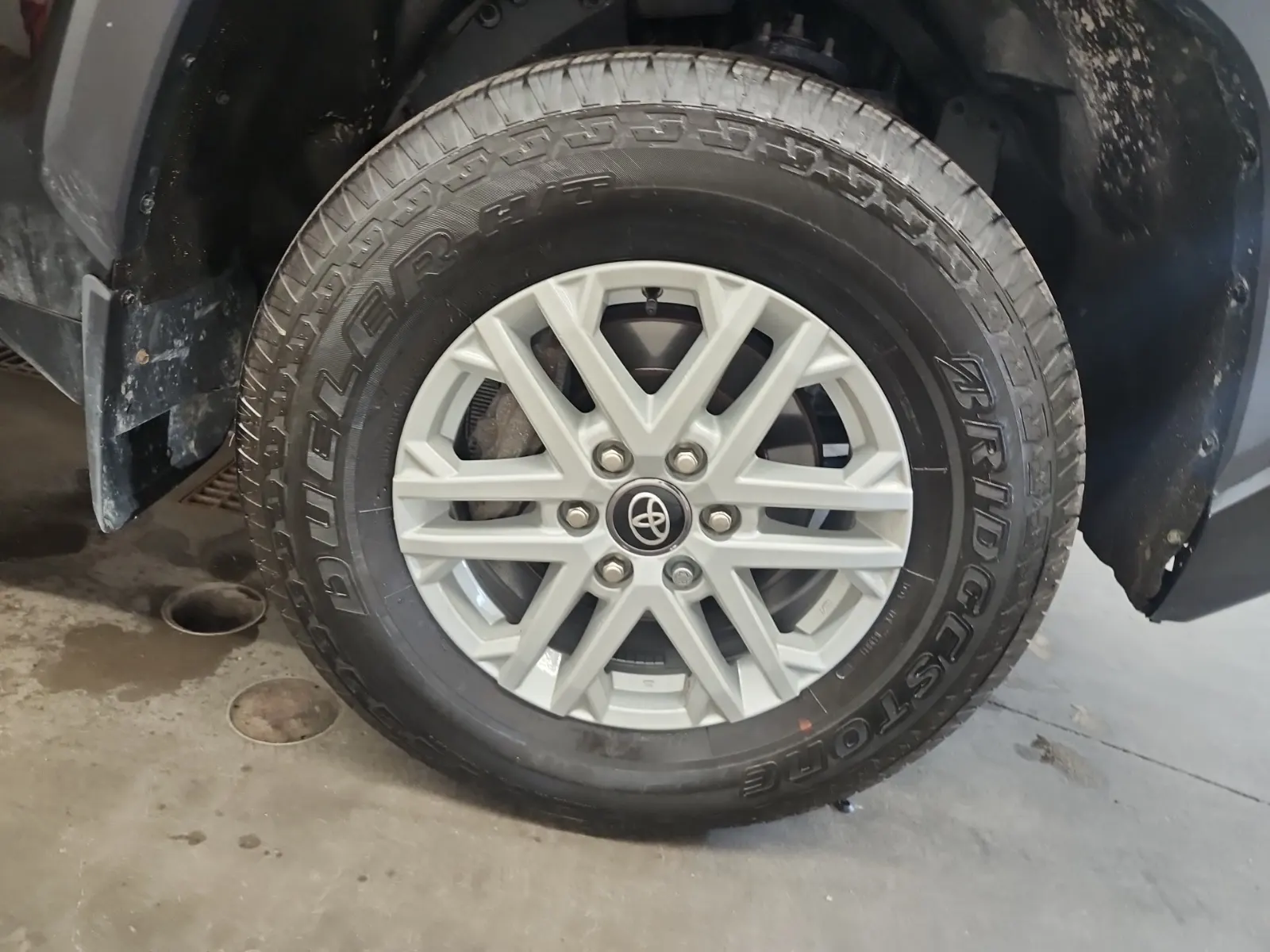 Right Front Wheel/Tire Photo