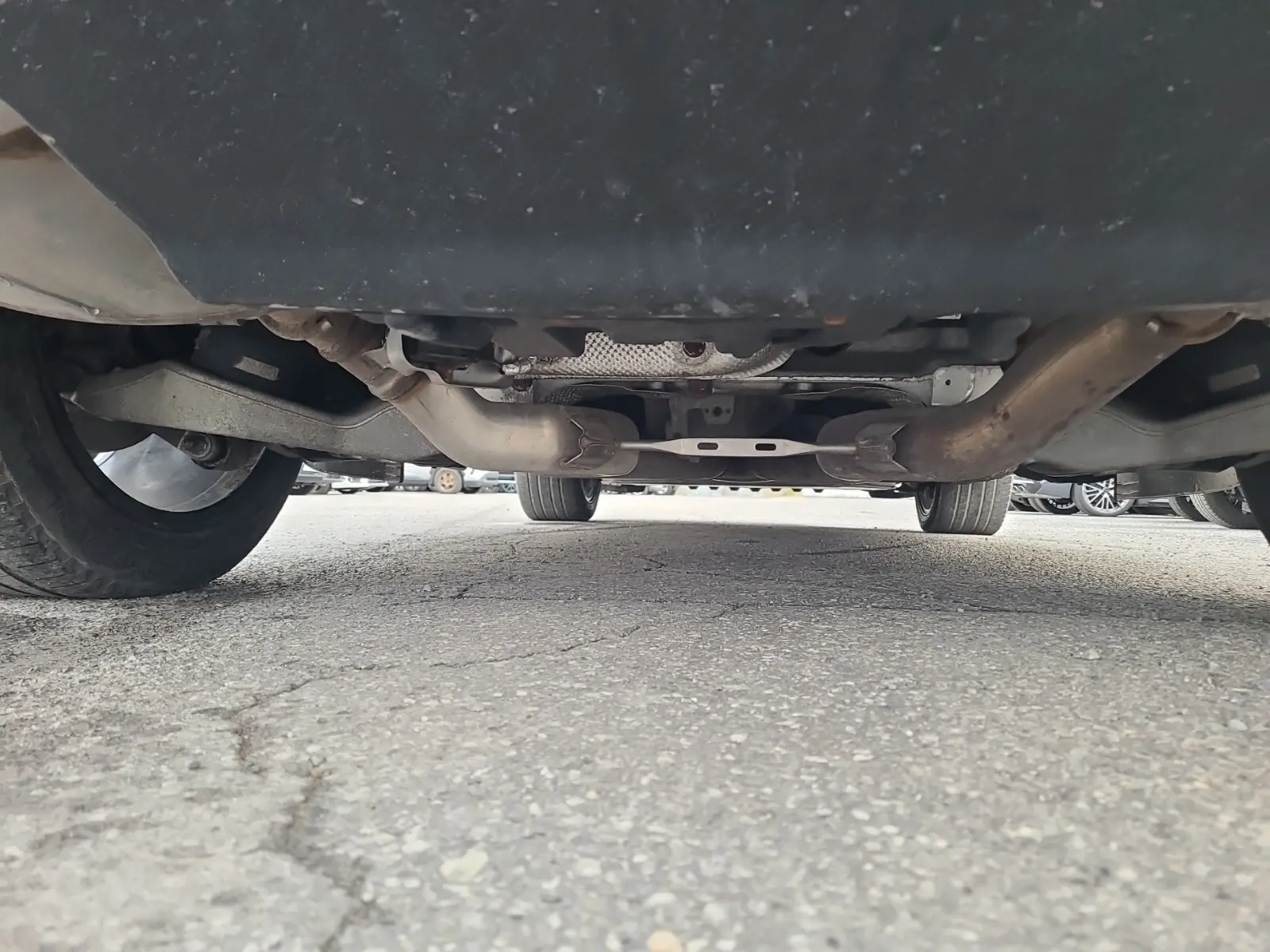 Undercarriage - Rear Photo
