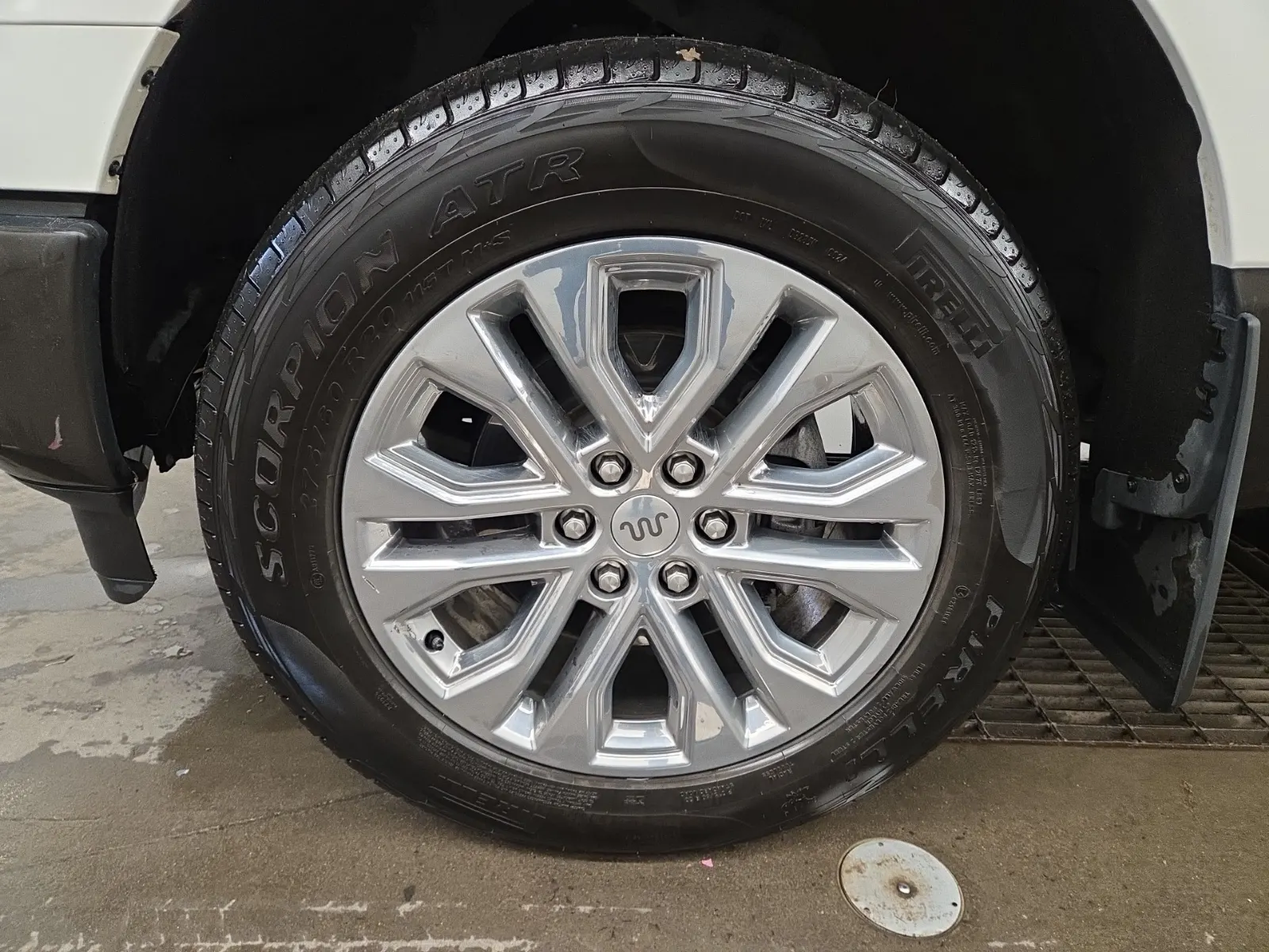 Front driver wheel/tire photo