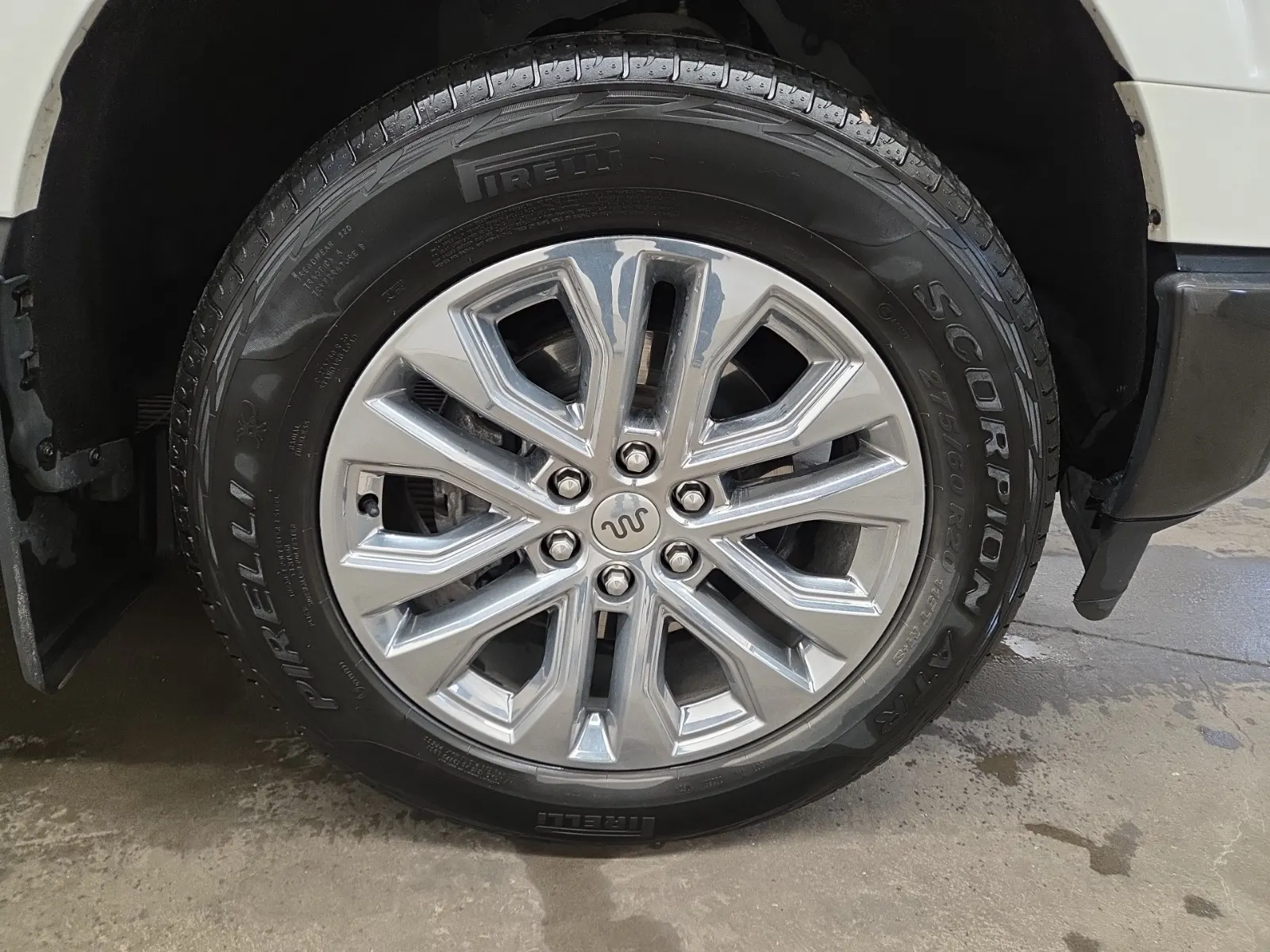 Right Front Wheel/Tire Photo