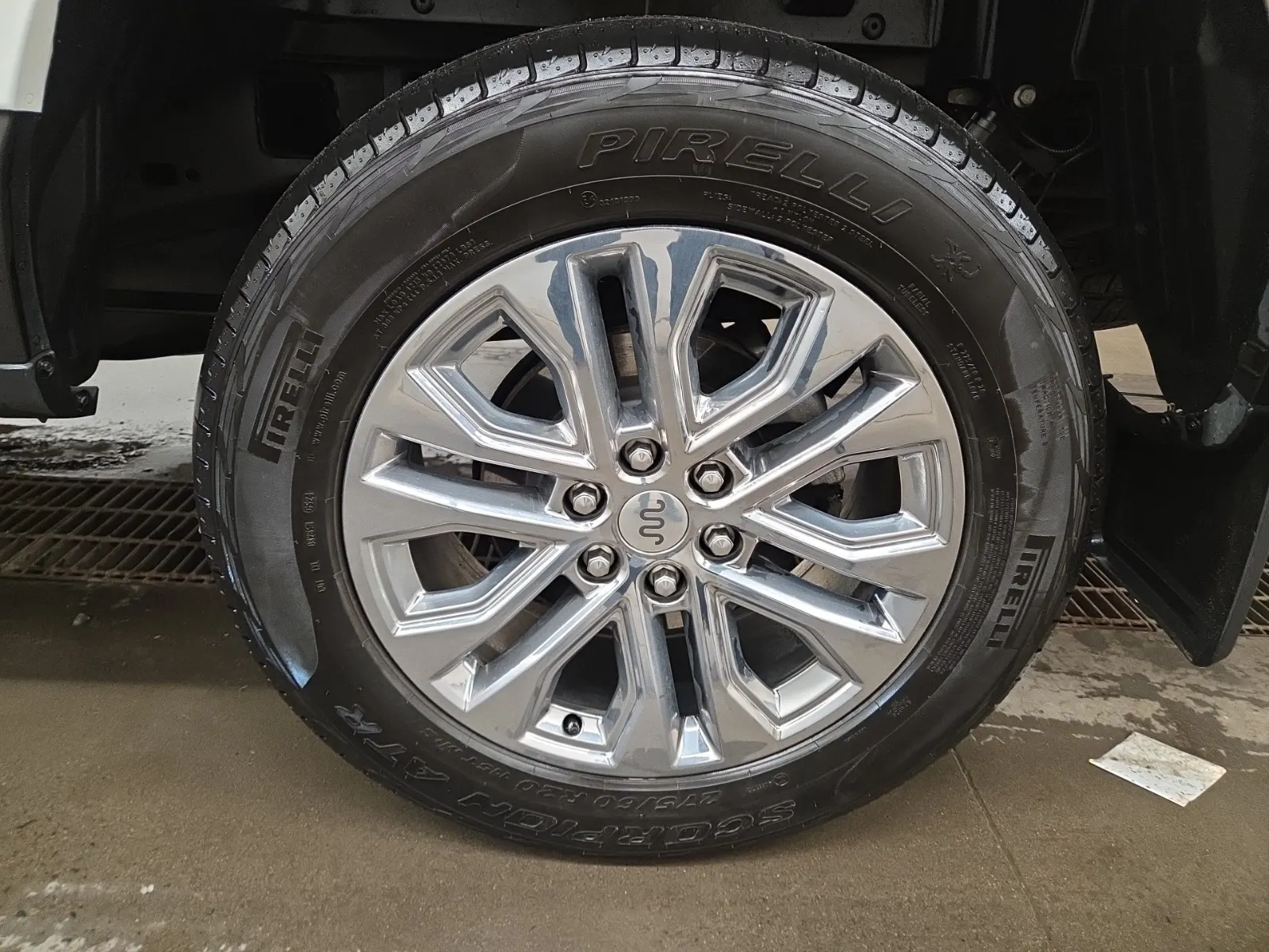 Left Rear Wheel/Tire Photo
