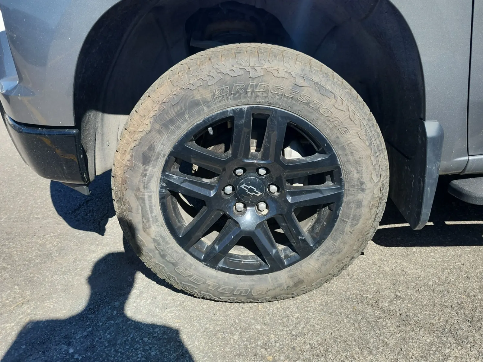 Front driver wheel/tire photo
