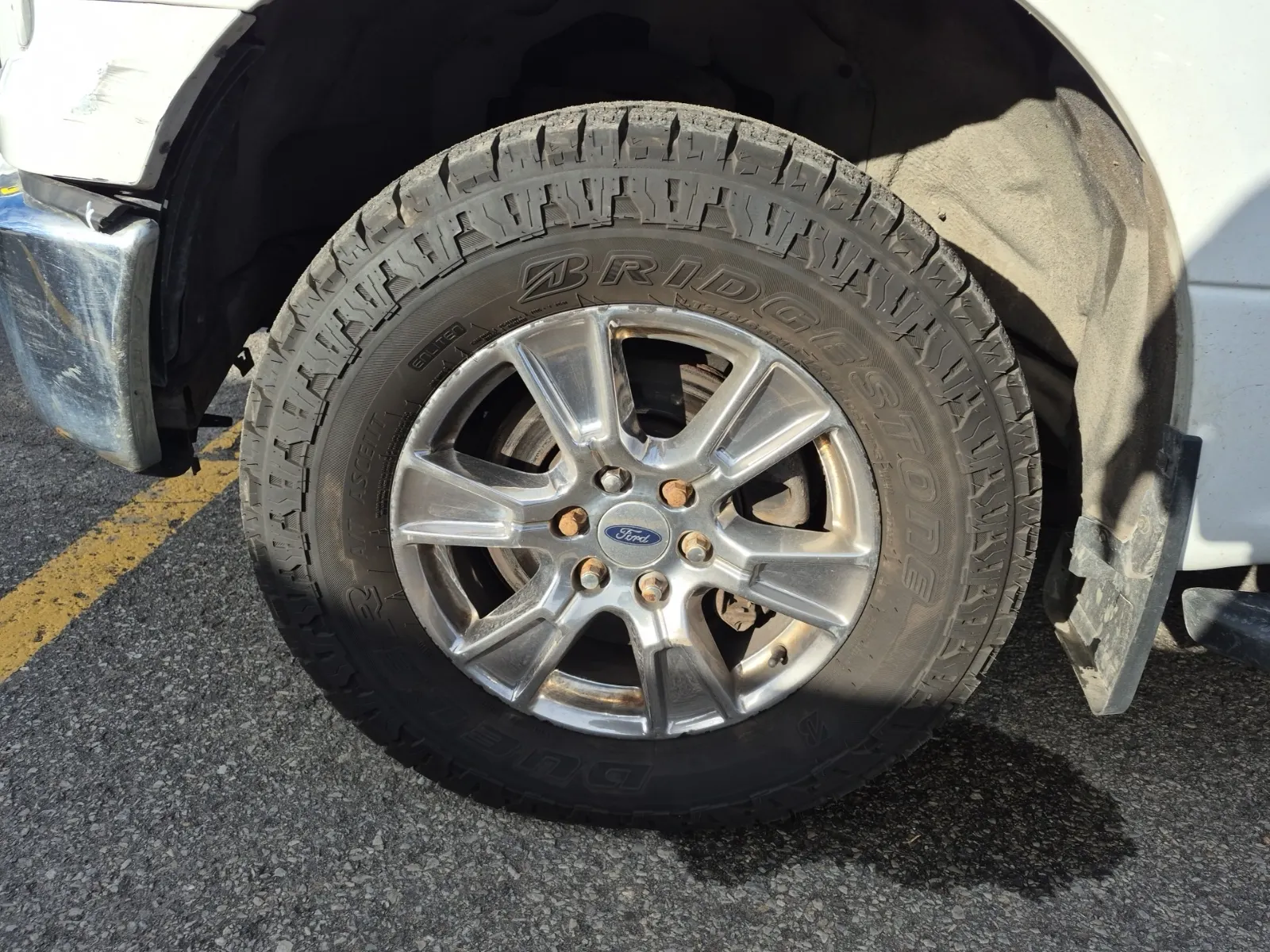 Front driver wheel/tire photo