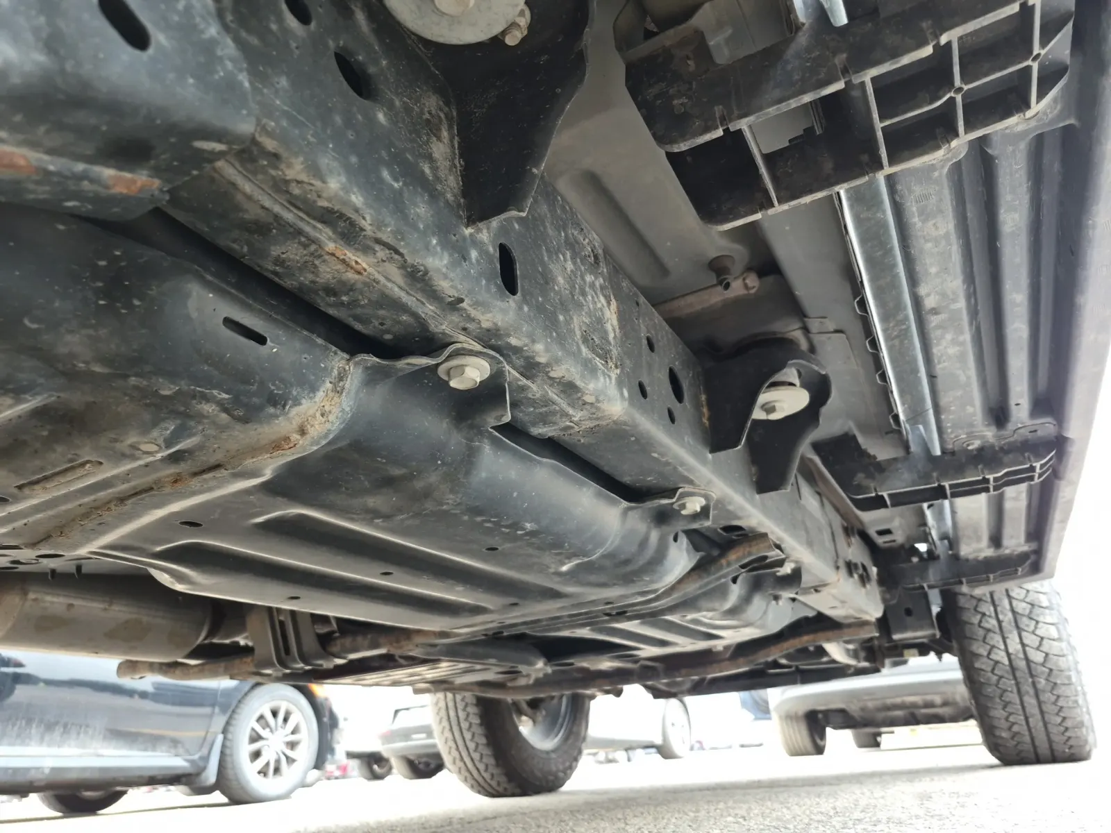 Undercarriage - Passenger Photo