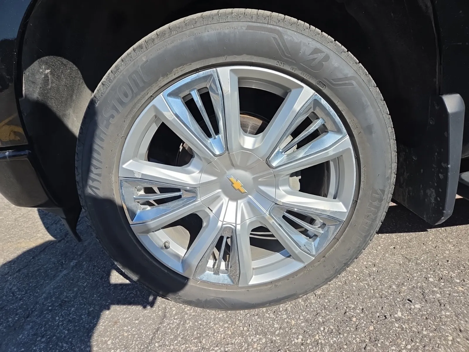 Front driver wheel/tire photo