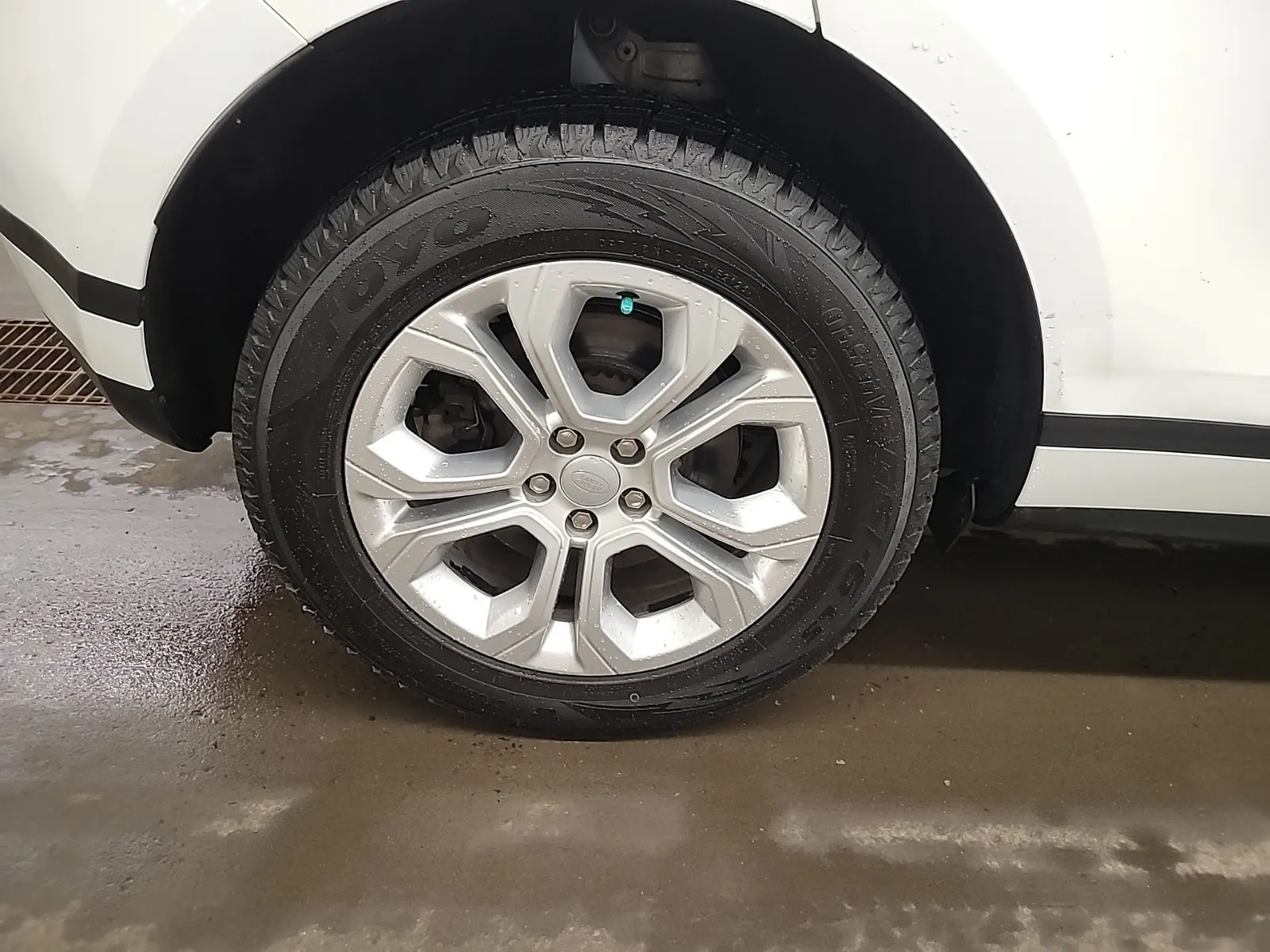 Right Rear Wheel/Tire Photo