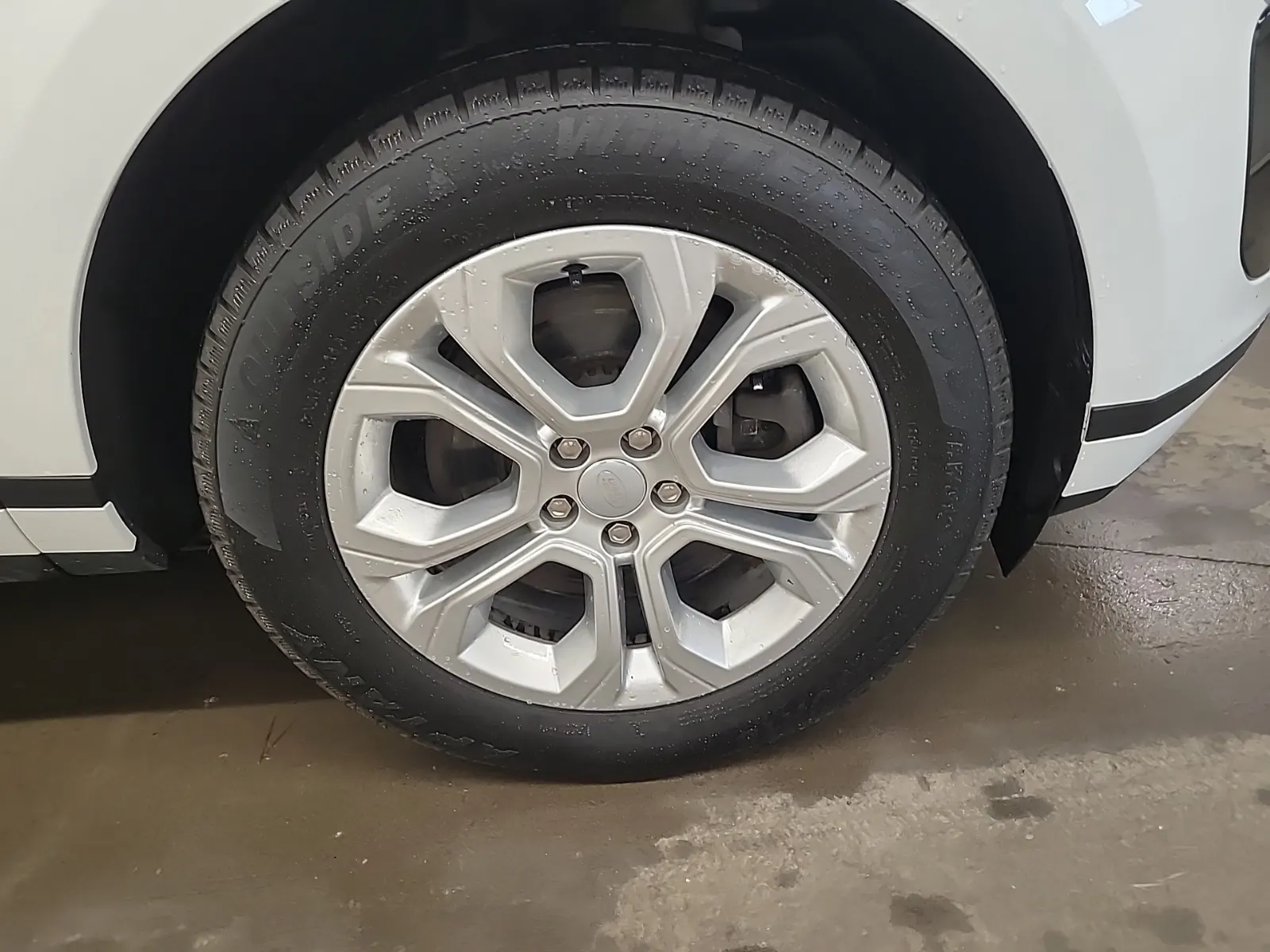 Right Front Wheel/Tire Photo