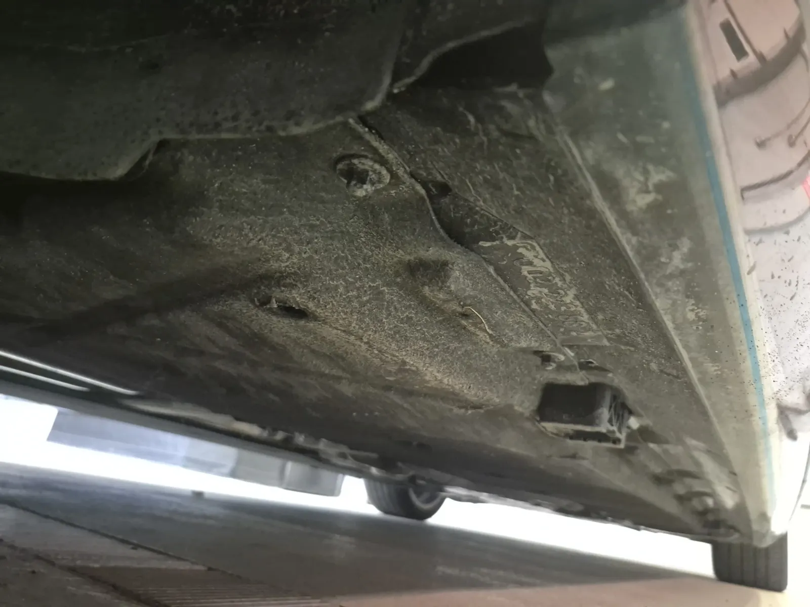 Undercarriage - Passenger Photo